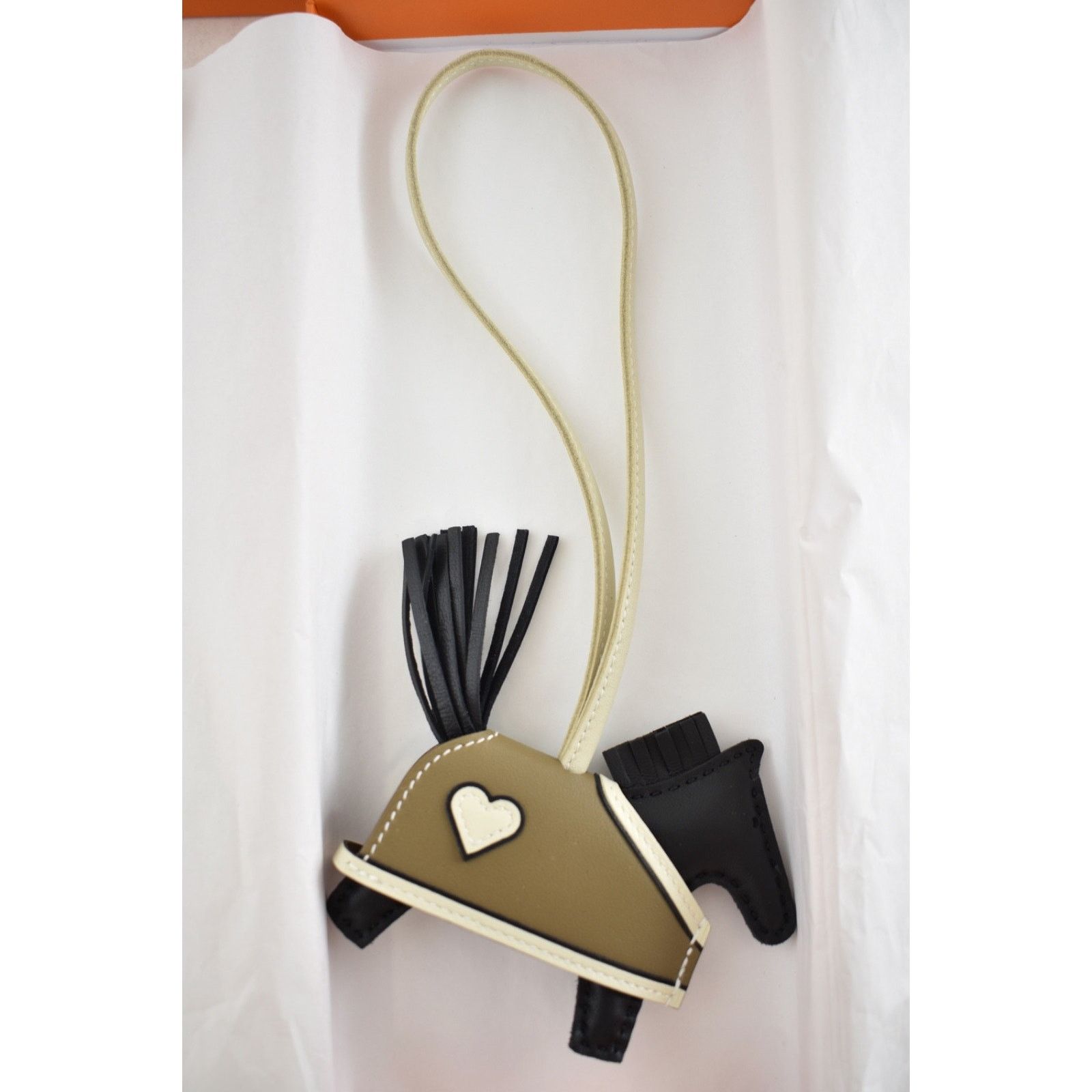 Hermes Hermes Horse Rodeo Coeur PM Heart Black Etoupe Leather Charm Size ONE SIZE - 9 Thumbnail