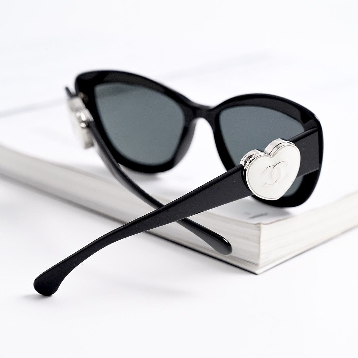 Chanel CHANEL 0CH5517 C501S4 SUNGLASSES Size ONE SIZE - 9 Thumbnail