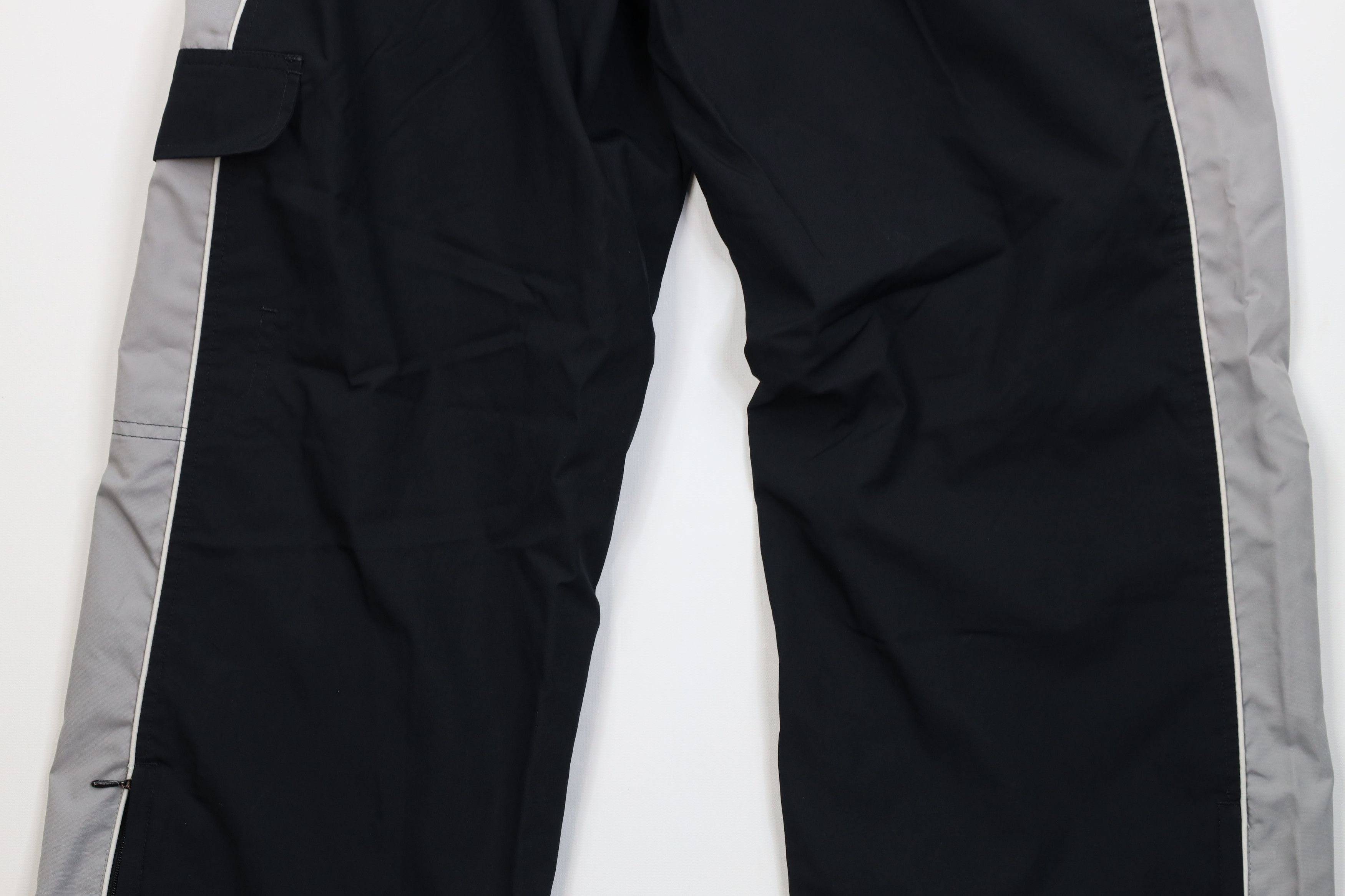 Nike Vintage Y2K Nike Cropped Lined Wide Leg Cargo Pants Black Size 26" / US 2 / IT 38 - 13 Thumbnail
