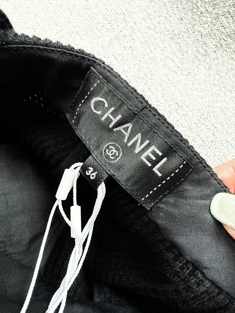 Chanel Chanel 21C Black Waffle Texture Shorts Size 35" - 6 Thumbnail