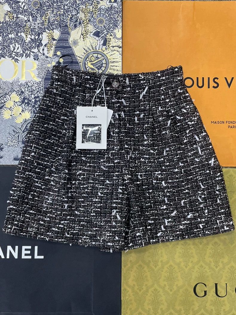 Chanel chanel 24A tweed knitted wide-leg shorts Size 24" / US 00 / IT 34 - 1 Thumbnail