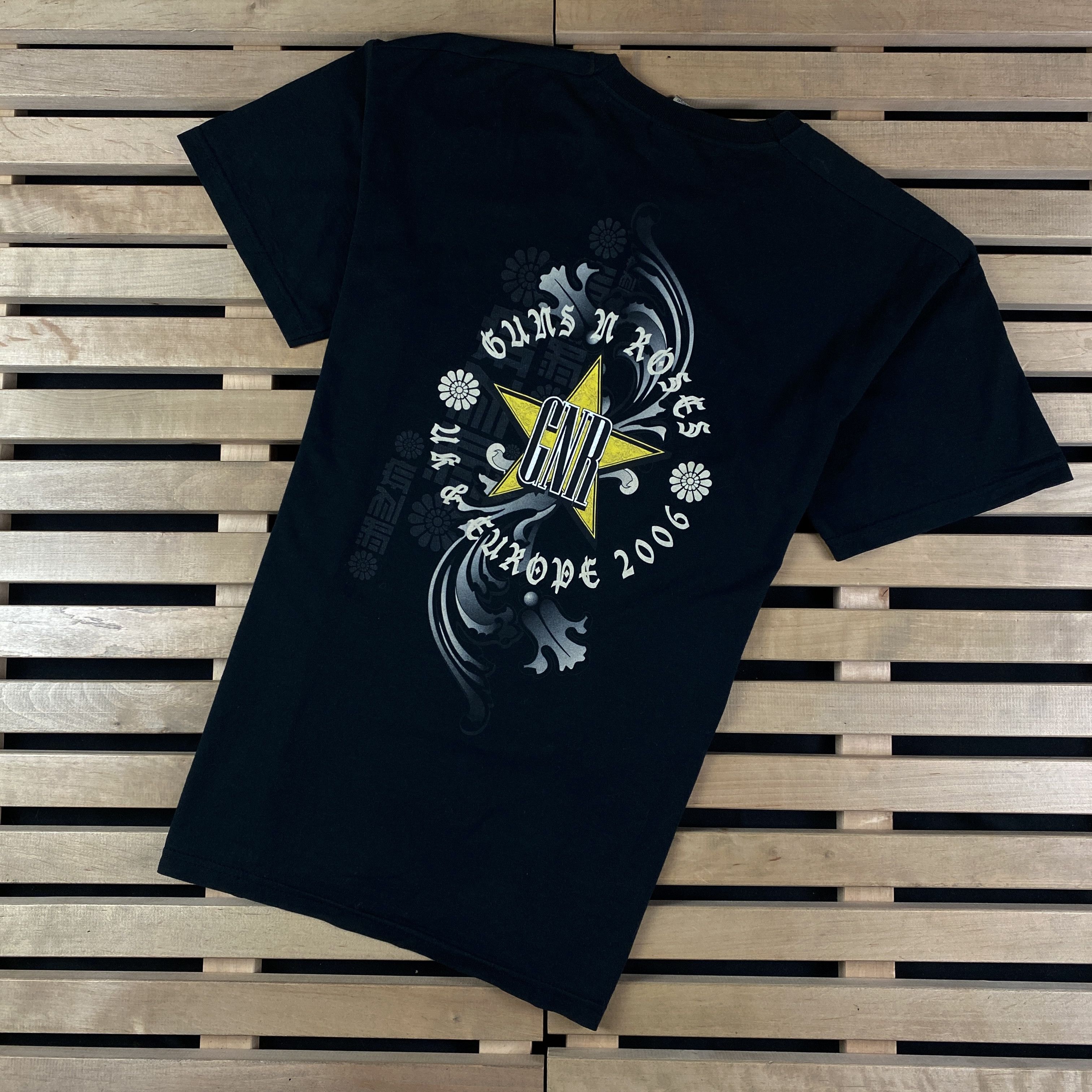 Guns N' Roses Mens Vintage T-Shirt Guns N Roses Tour 2006 Size M Size US M / EU 48-50 / 2 - 1 Thumbnail