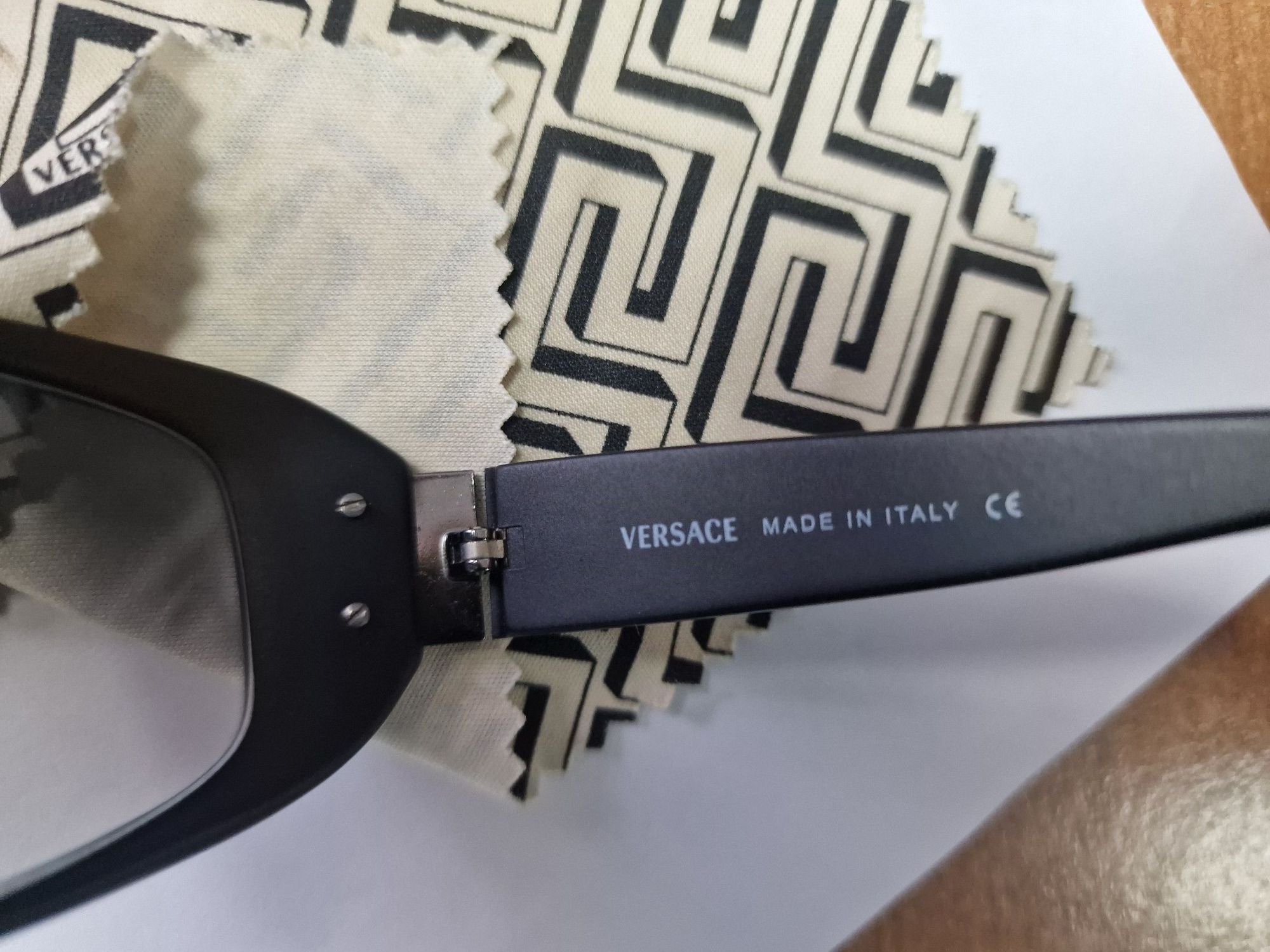 Versace Versace Vintage Sunglasses Size ONE SIZE - 4 Thumbnail
