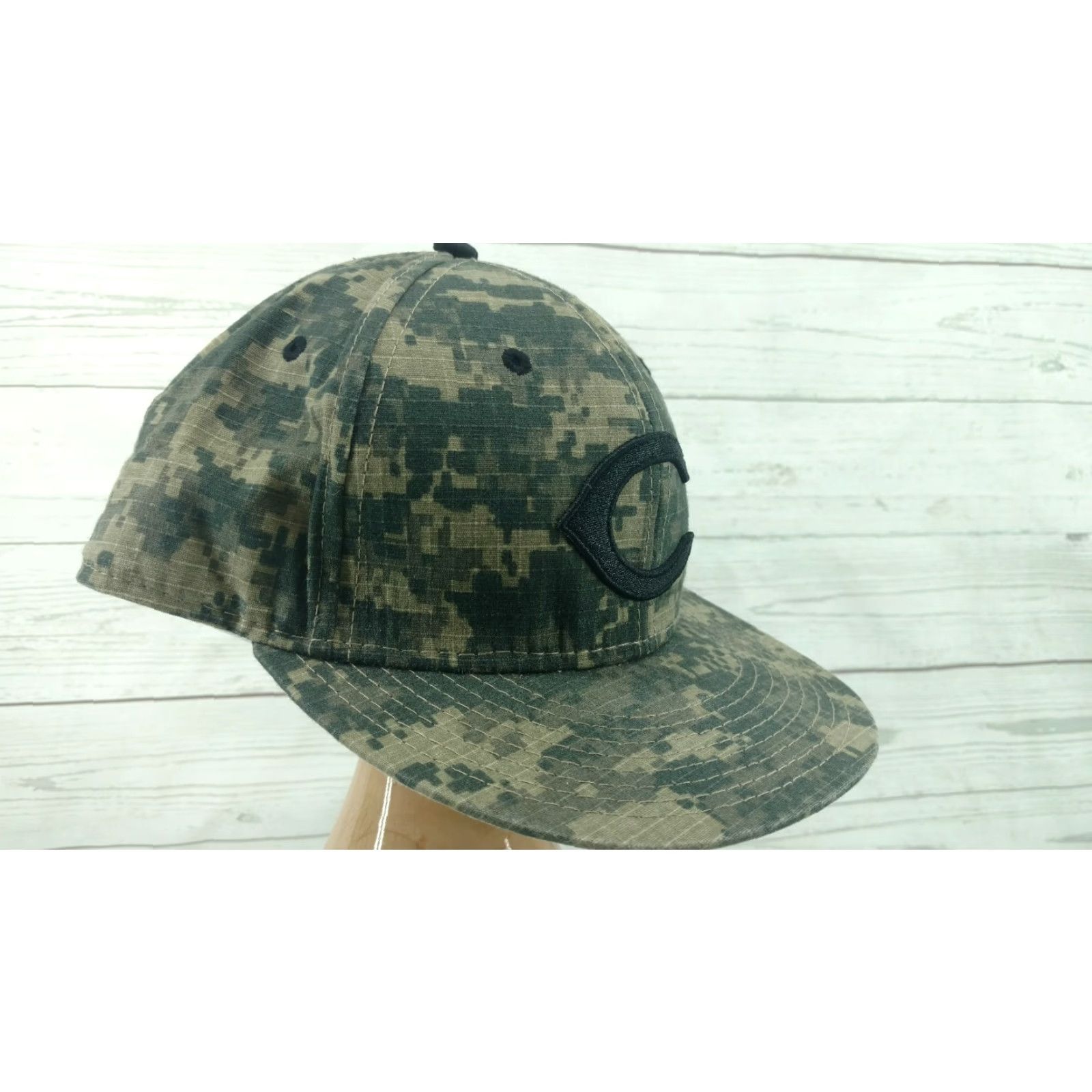 Logo 7 The Game Digital Camo Hat Cincinnati Reds Cap Embroidered Logo Fitted 7.5 Mens Baseball Cap Multicolor Reds Size ONE SIZE - 3 Thumbnail