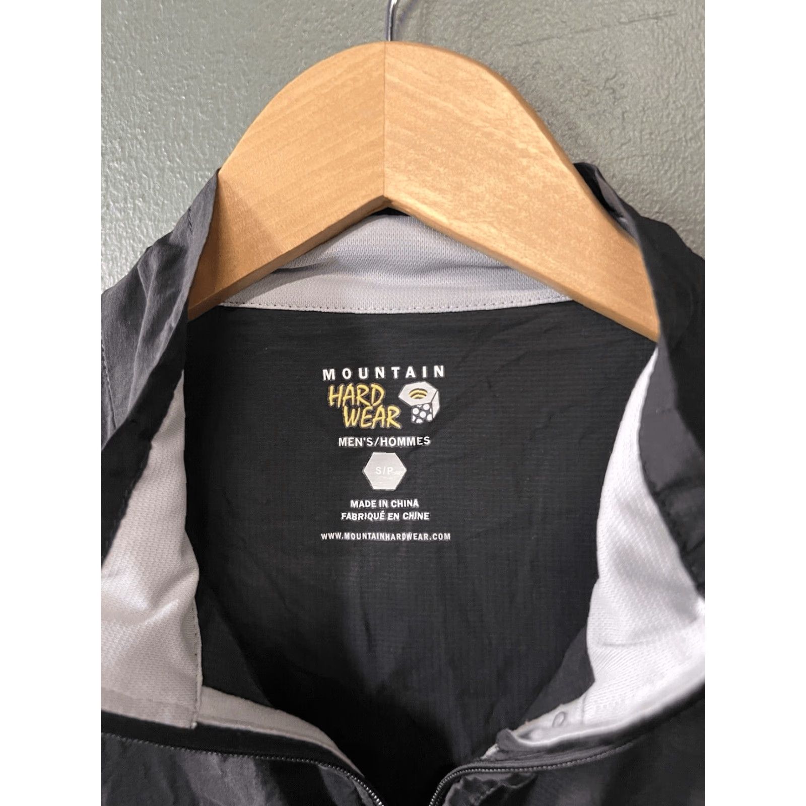 Mountain Hardwear Mountain Hardwear Mens Black Long Sleeve 1/2 Zip Light Weight Sweater size Small Size US S / EU 44-46 / 1 - 3 Thumbnail
