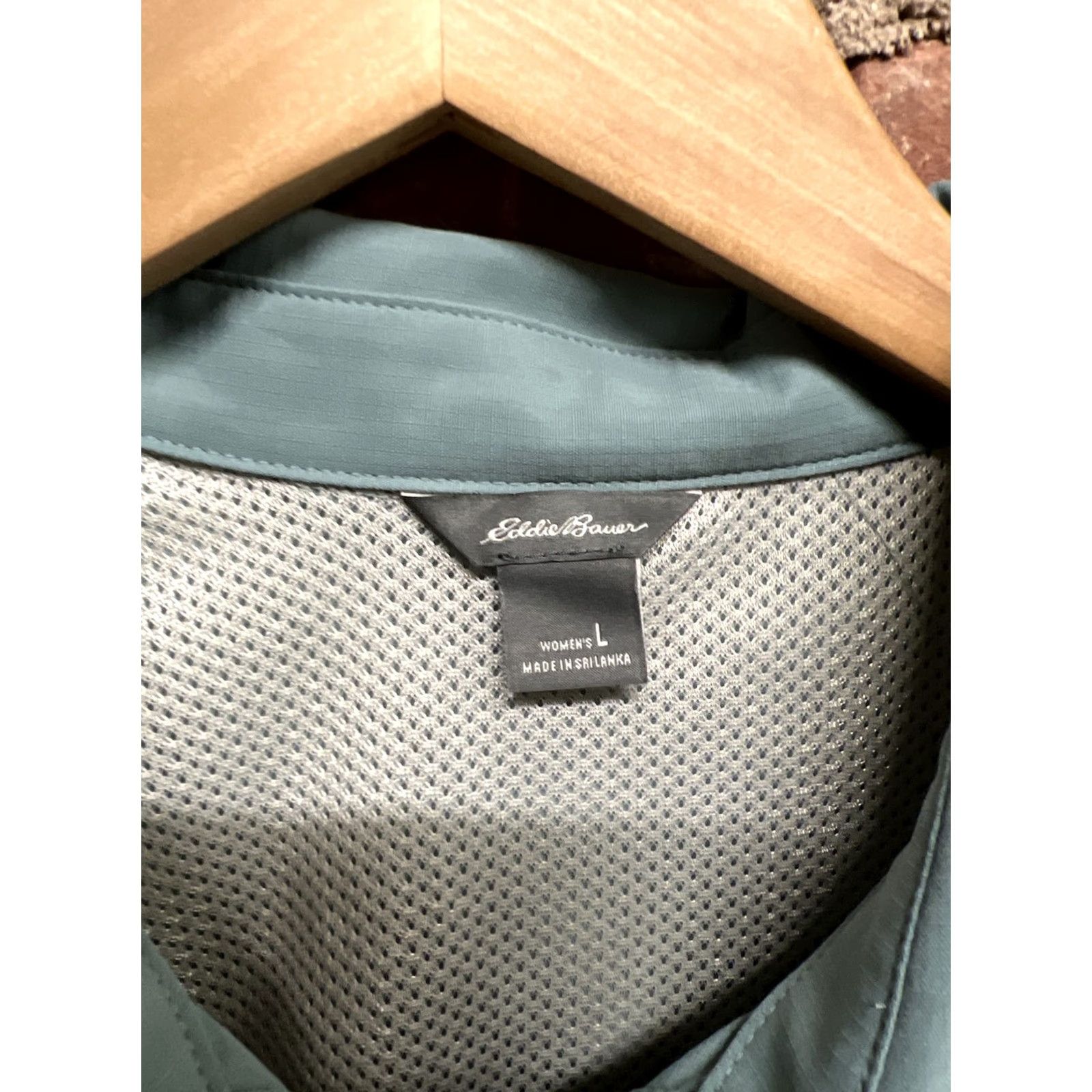 Eddie Bauer Eddie Bauer Shirt Womens L Green Roll Tab Sleeve Button Up Shirt Vented Active Size L / US 10 / IT 46 - 3 Thumbnail