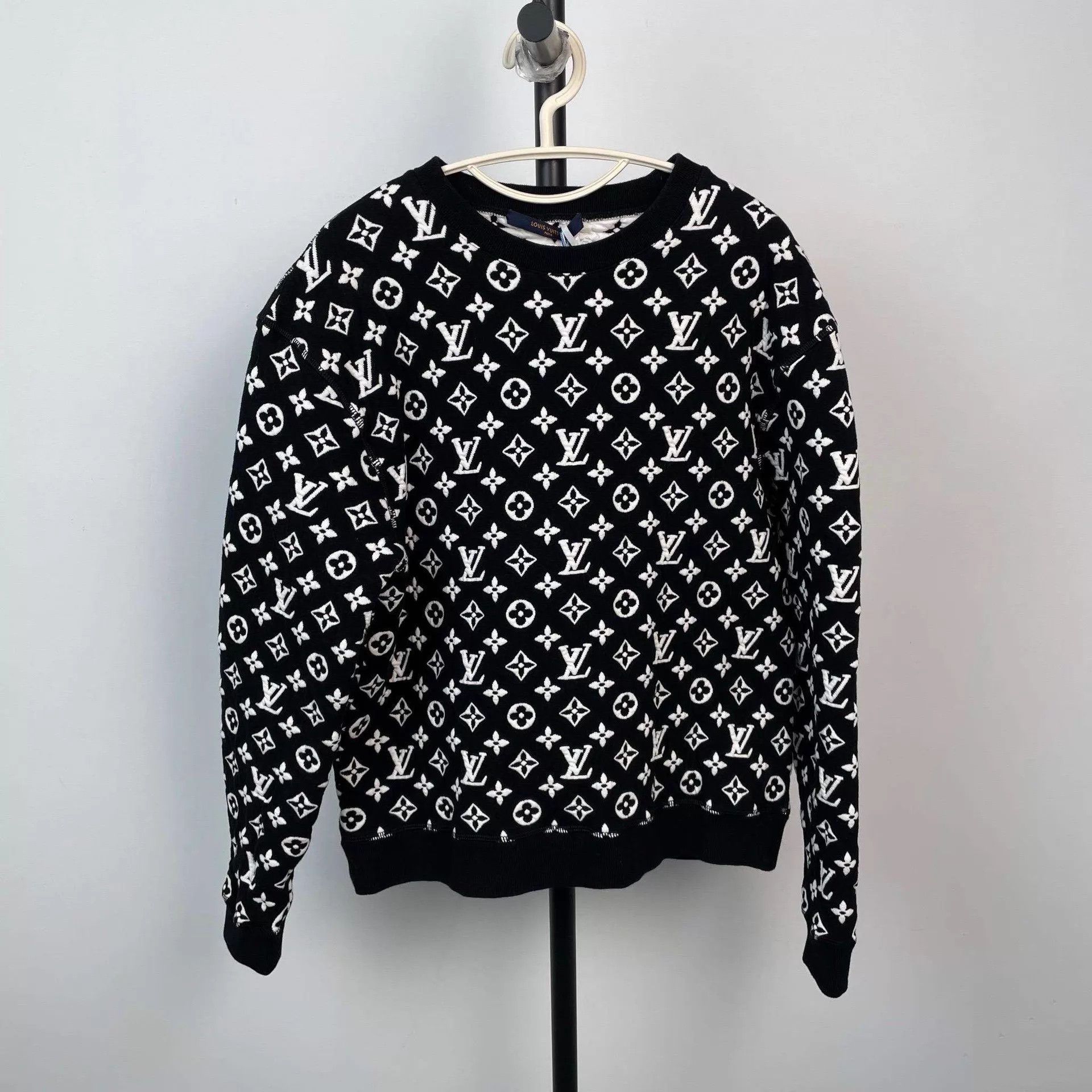 Louis Vuitton LV black white colorblock allover logo sweatshirt XS Size US XS / EU 42 / 0 - 1 Thumbnail