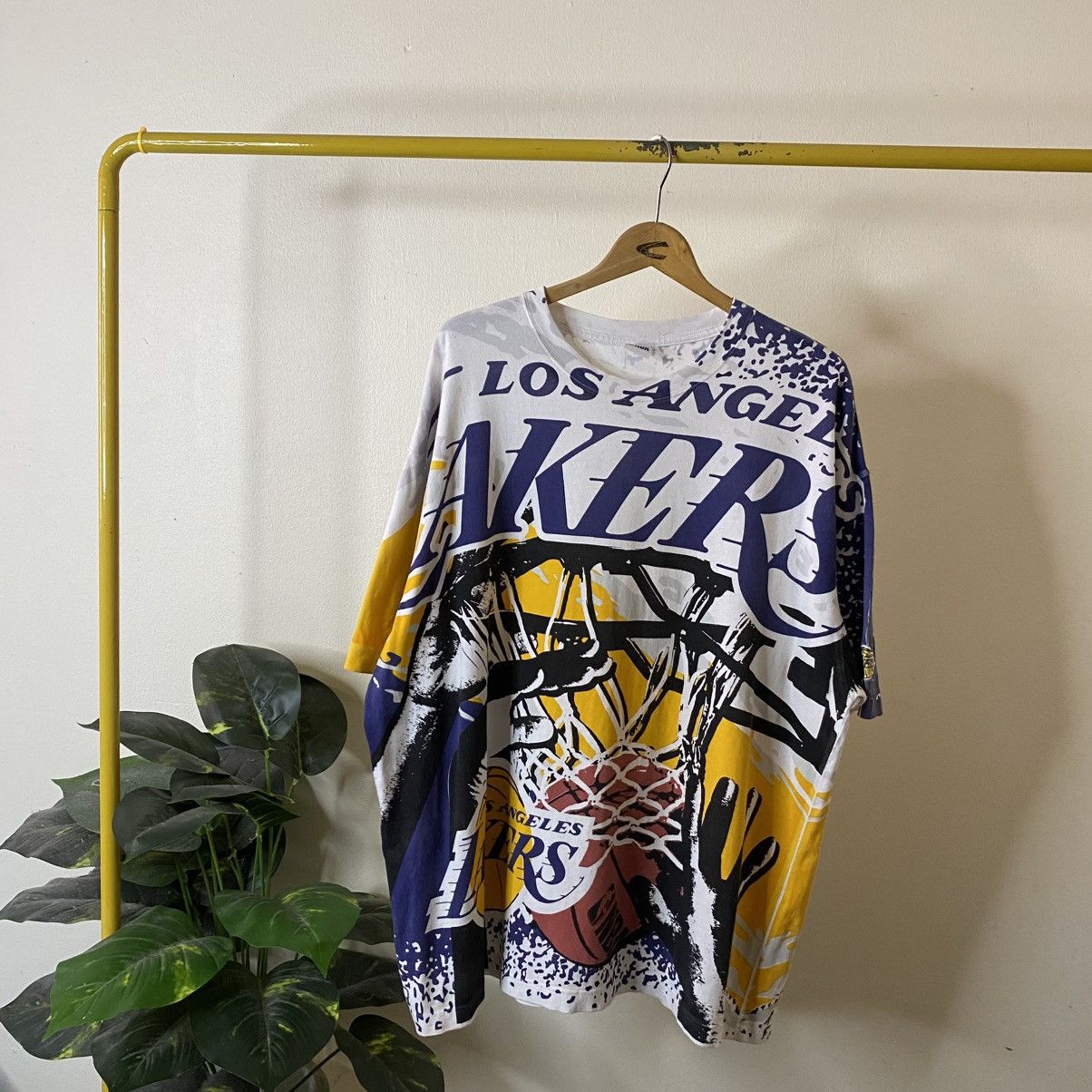 NBA Vintage 2000s LA Lakers AllOverPrint Changes Style Tshirt Size US XXL / EU 58 / 5 - 1 Thumbnail