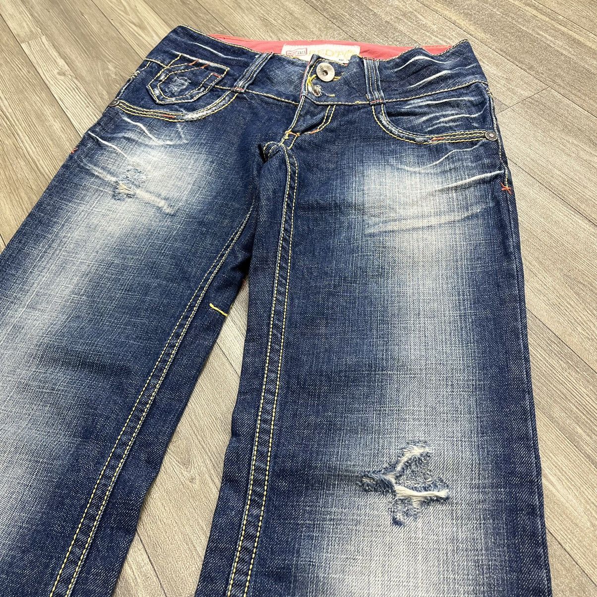 If Six Was Nine × Japanese Brand × Le Grande Bleu (L.G.B.) RedPepper Embroidered Distressed Flared Denim Jeans Bootcut Size 26" / US 2 / IT 38 - 5 Thumbnail