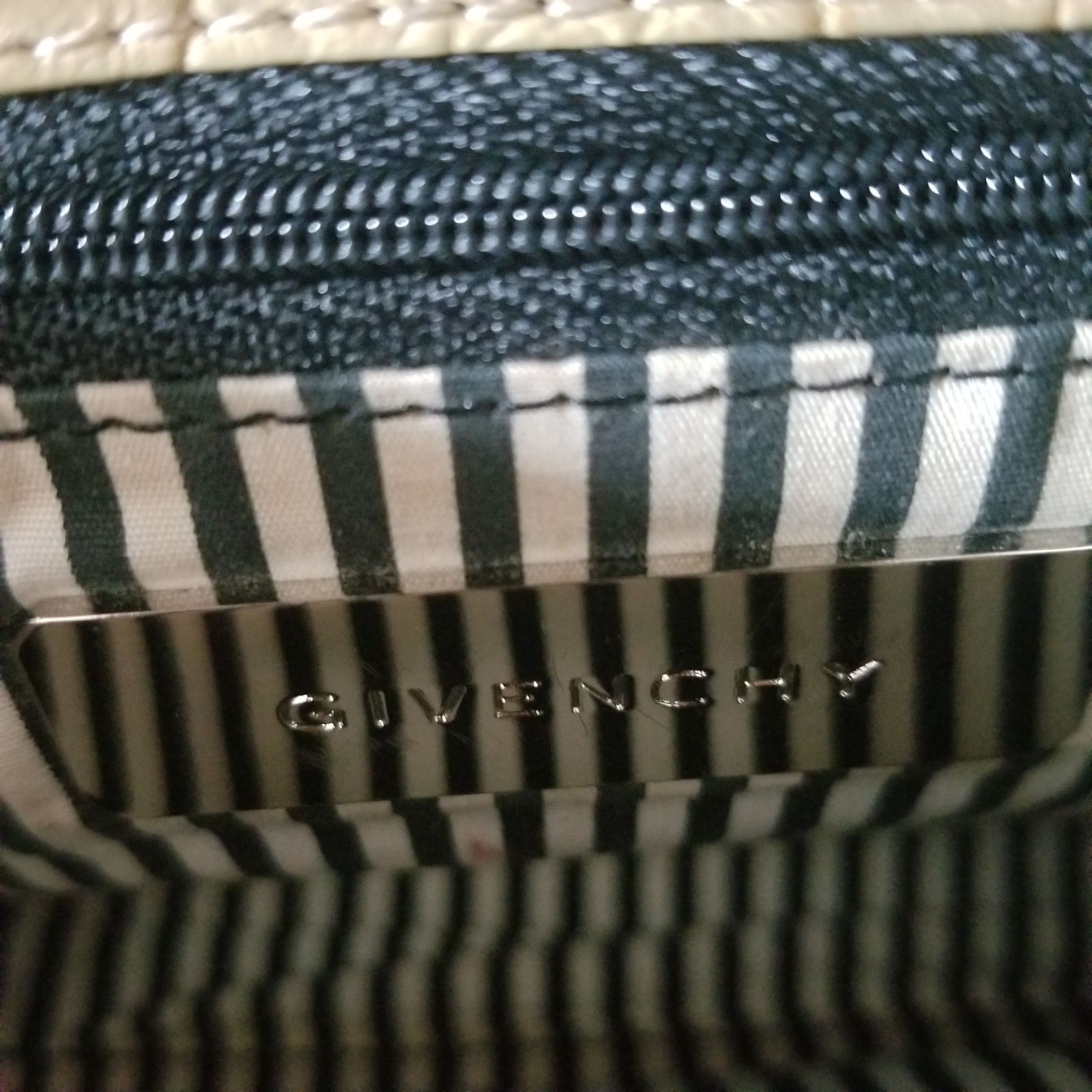 Givenchy Vintage Authentic Givenchy Sling Bag in Black Size ONE SIZE - 9 Thumbnail
