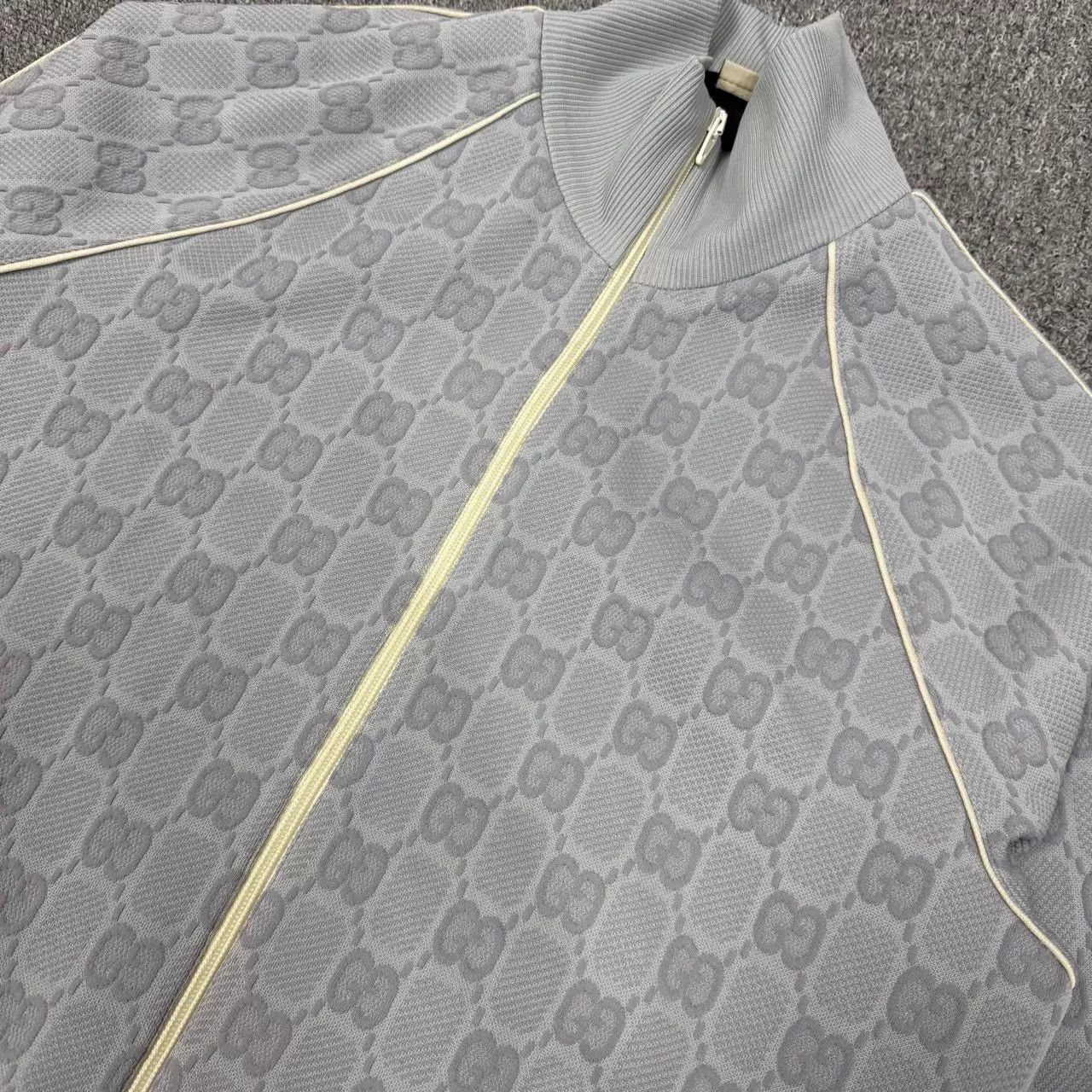 Gucci Gucci Gray embossed all over print zip jacket L 99 new Size US L / EU 52-54 / 3 - 3 Thumbnail