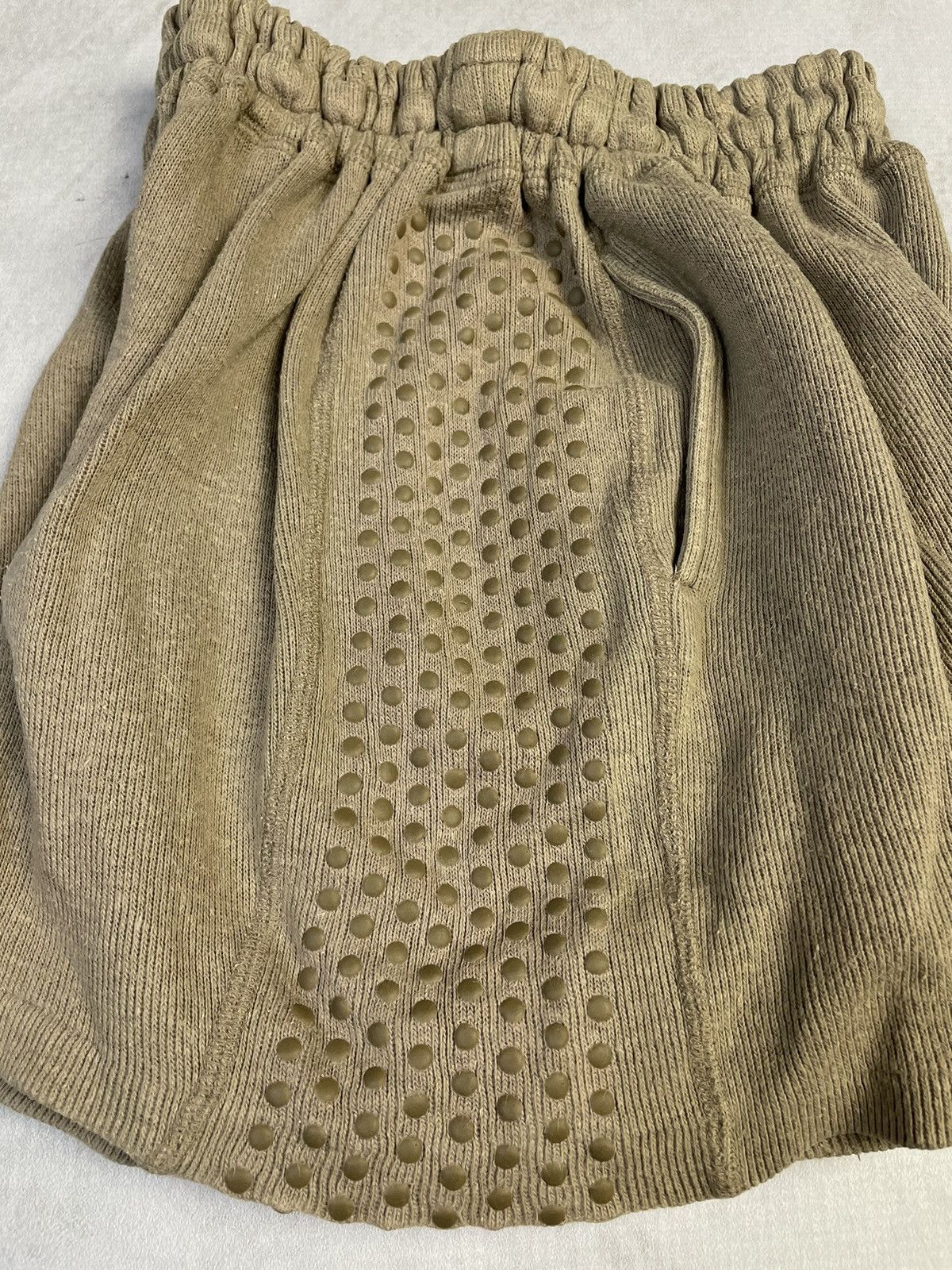 Issey Miyake 1980s Issey Miyake Men Brush Tag Rubber Dots Sweat Shorts Size US 30 / EU 46 - 6 Thumbnail