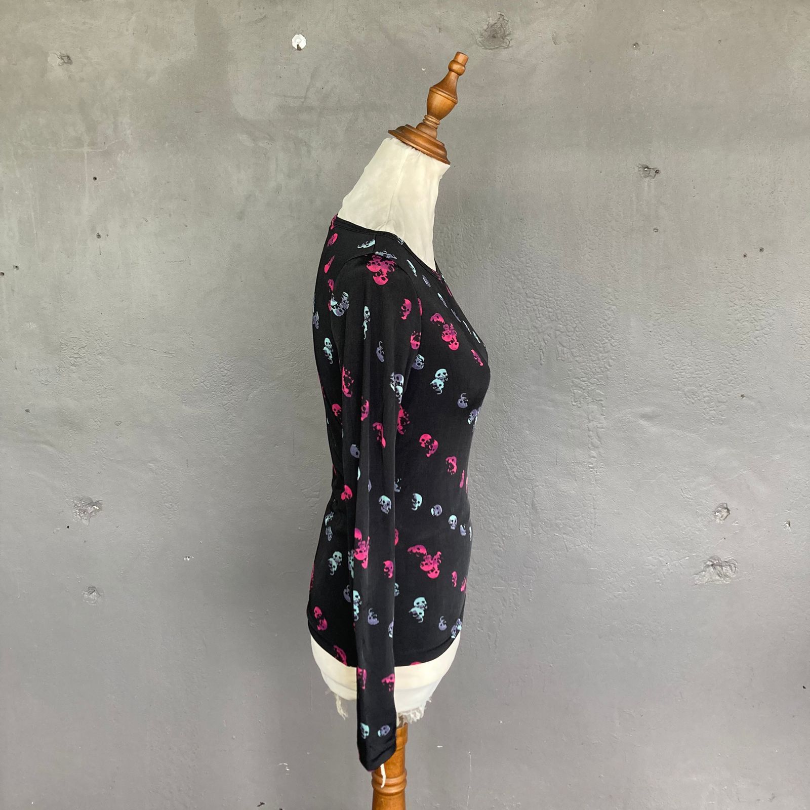 Hysteric Glamour Vintage 90’s Skulls Print Mesh Long sleeves Top Size XS / US 0-2 / IT 36-38 - 4 Thumbnail
