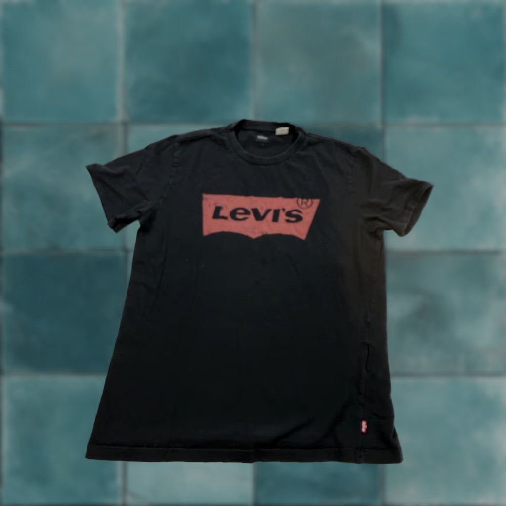 Levi's Levi's Shirt Mens Small Black Red Batwing Logo Graphic Crewneck Cotton Tee Size US S / EU 44-46 / 1 - 1 Thumbnail