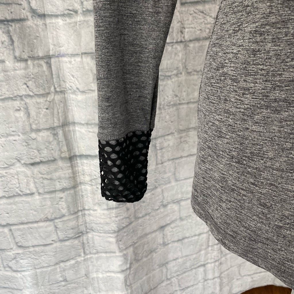 Layer 8 Layer 8 women M pullover Longsleeve hoodie w/mesh accent cuf Size M / US 6-8 / IT 42-44 - 3 Thumbnail