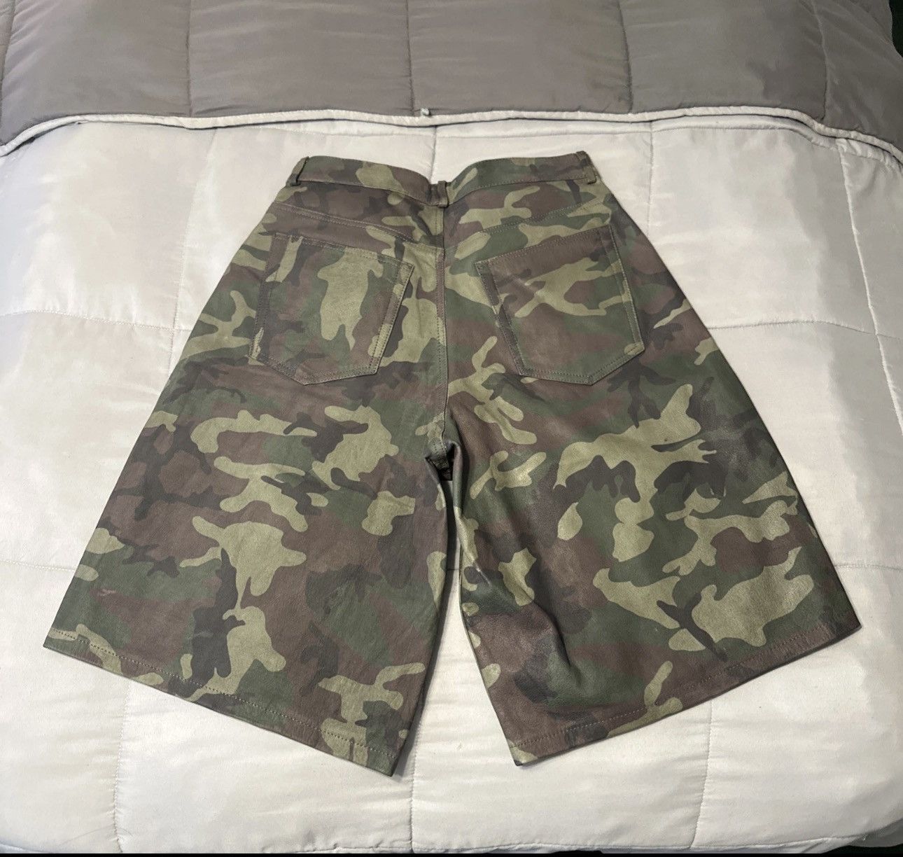 The GV Gallery GV Gallery Raspberry Hills Camo Barrack Leather Shorts S Size US 30 / EU 46 - 2 Thumbnail