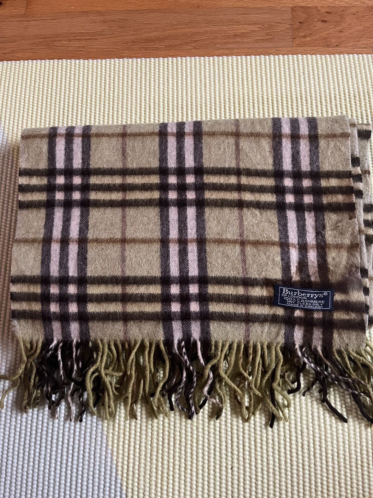 Burberry × Vintage Burberrys Vintage 100% Cashmere Scarf Light Green Size ONE SIZE - 1 Thumbnail