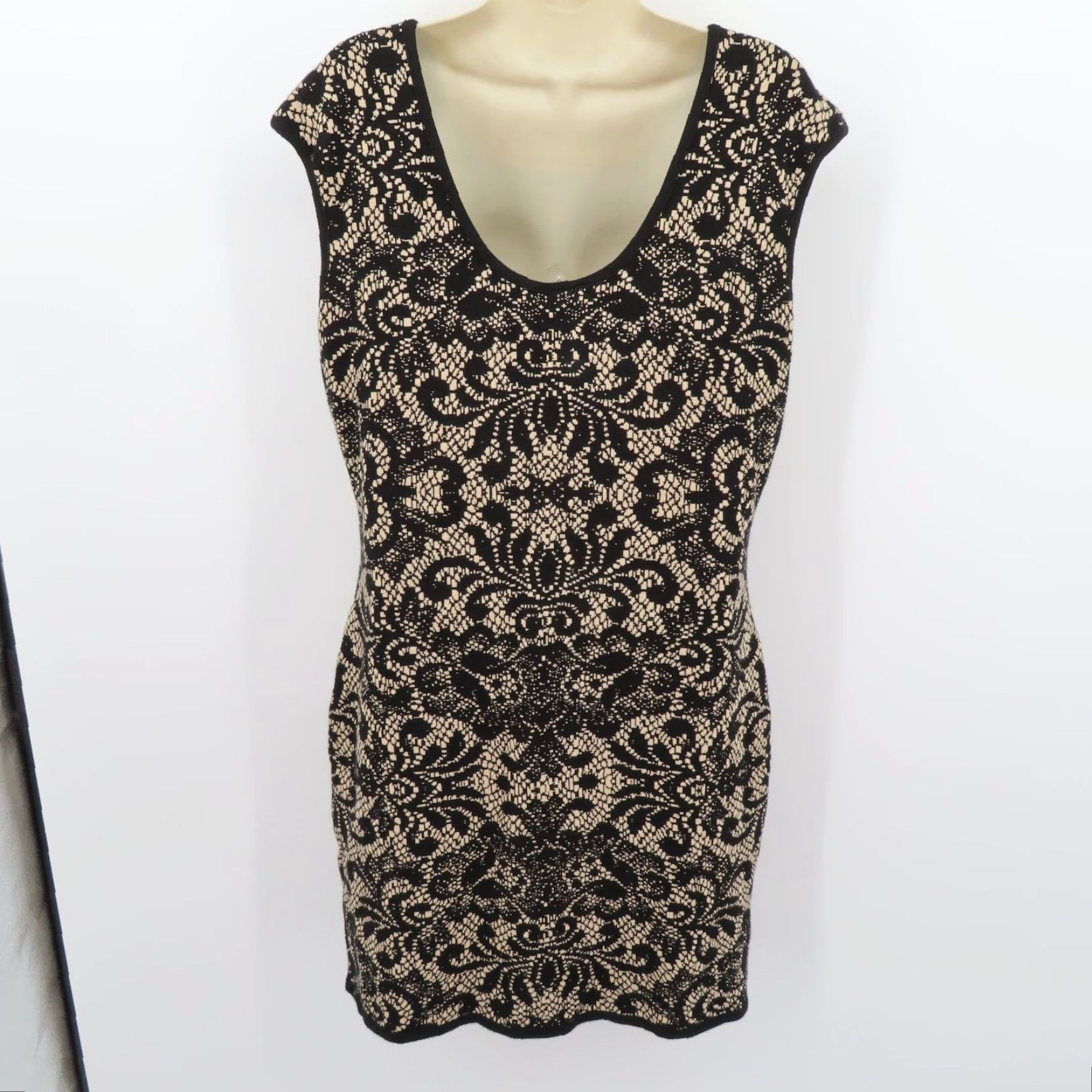 Torrid Torrid Plus 2X Black Lace Print Knit Dress Sleeveless Scoop Neck Short Pint Bodycon Size XXL / US 16-18 / IT 52-54 - 4 Thumbnail