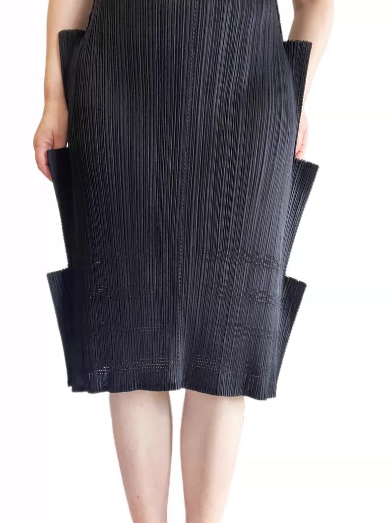Issey Miyake Issey Miyake size:2 Black stepped pleated dress Size S / US 4 / IT 40 - 4 Thumbnail