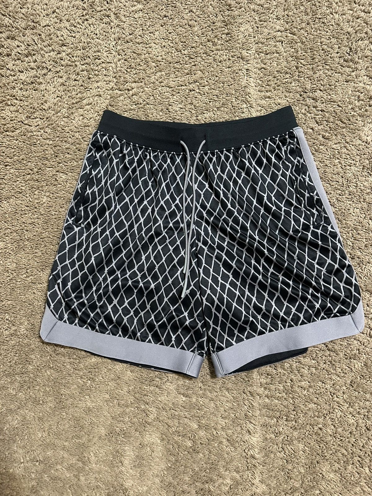 Under Armour Vintage Under Armour “Versa Mesh” shorts 00s size large Size US 34 / EU 50 - 1 Thumbnail