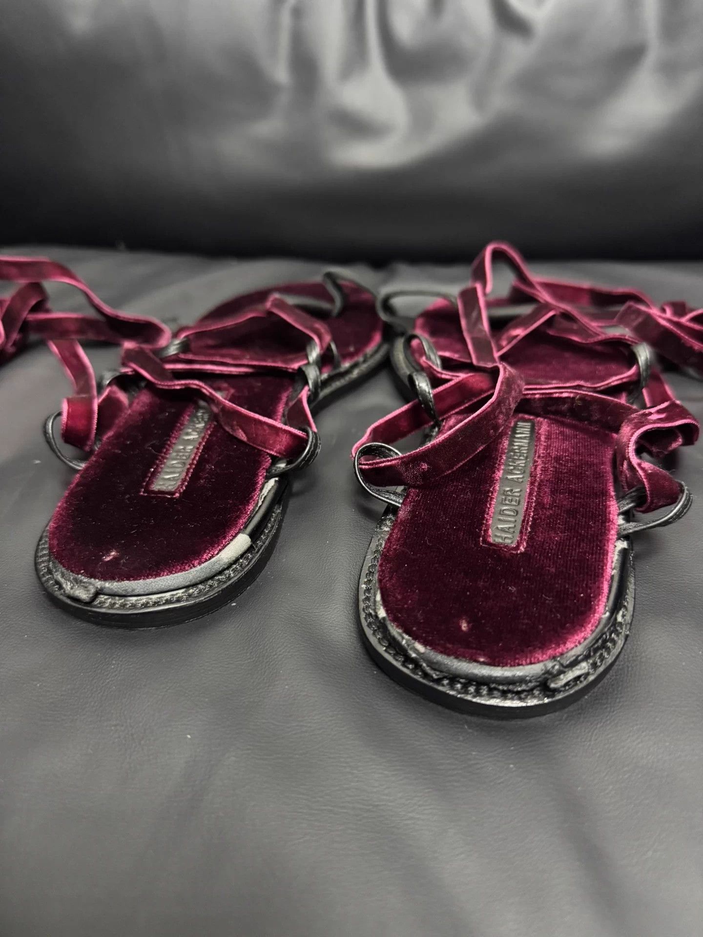 Haider Ackermann Haider Ackermann Red Velvet Long Strap Sandals 36 Size US 5 / IT 35 - 5 Thumbnail