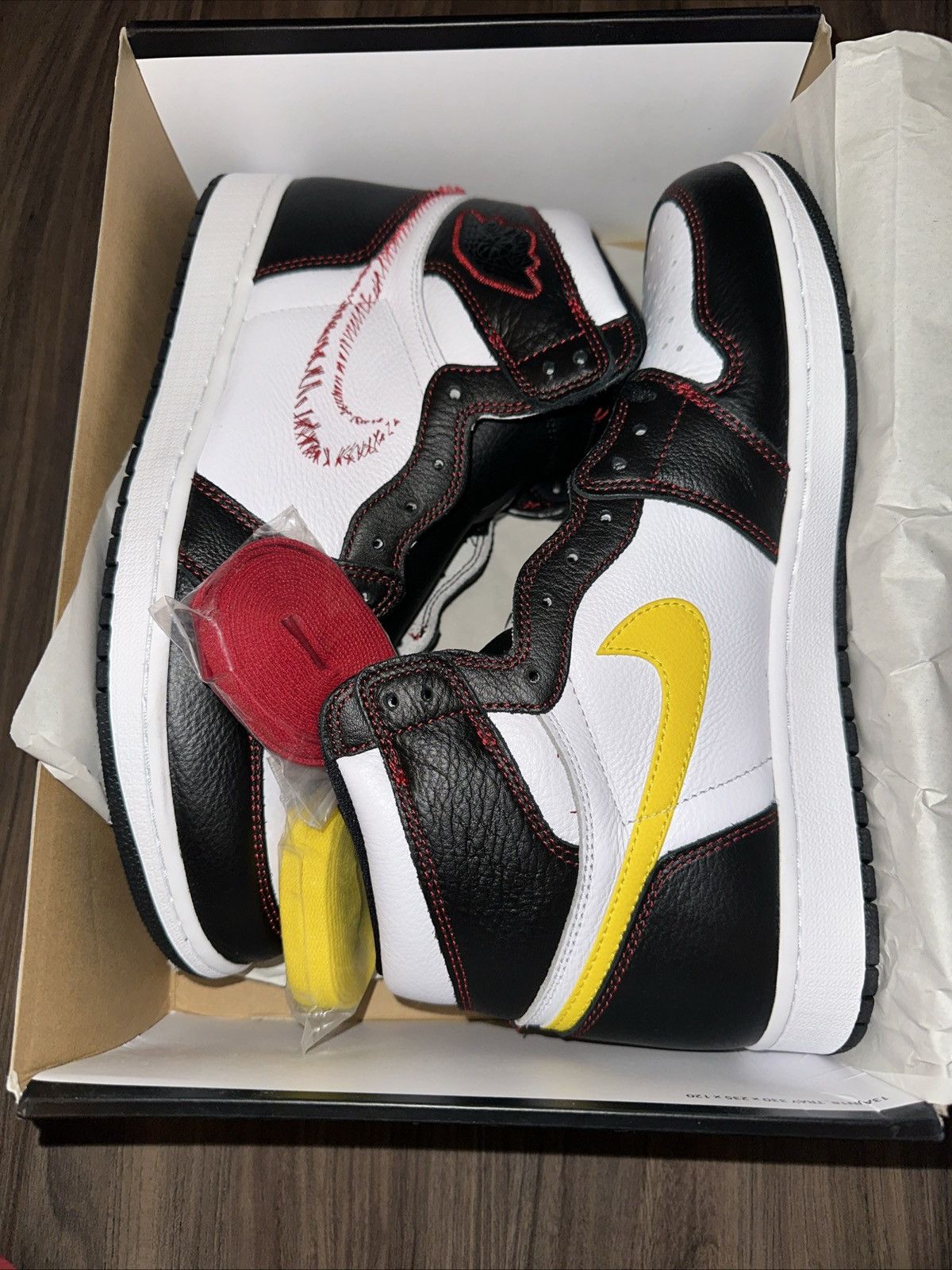 Nike Jordan 1 Retro High OG Defiant Yellow CD6579-071 - Size 11 Size US 11 / EU 44 - 9 Thumbnail