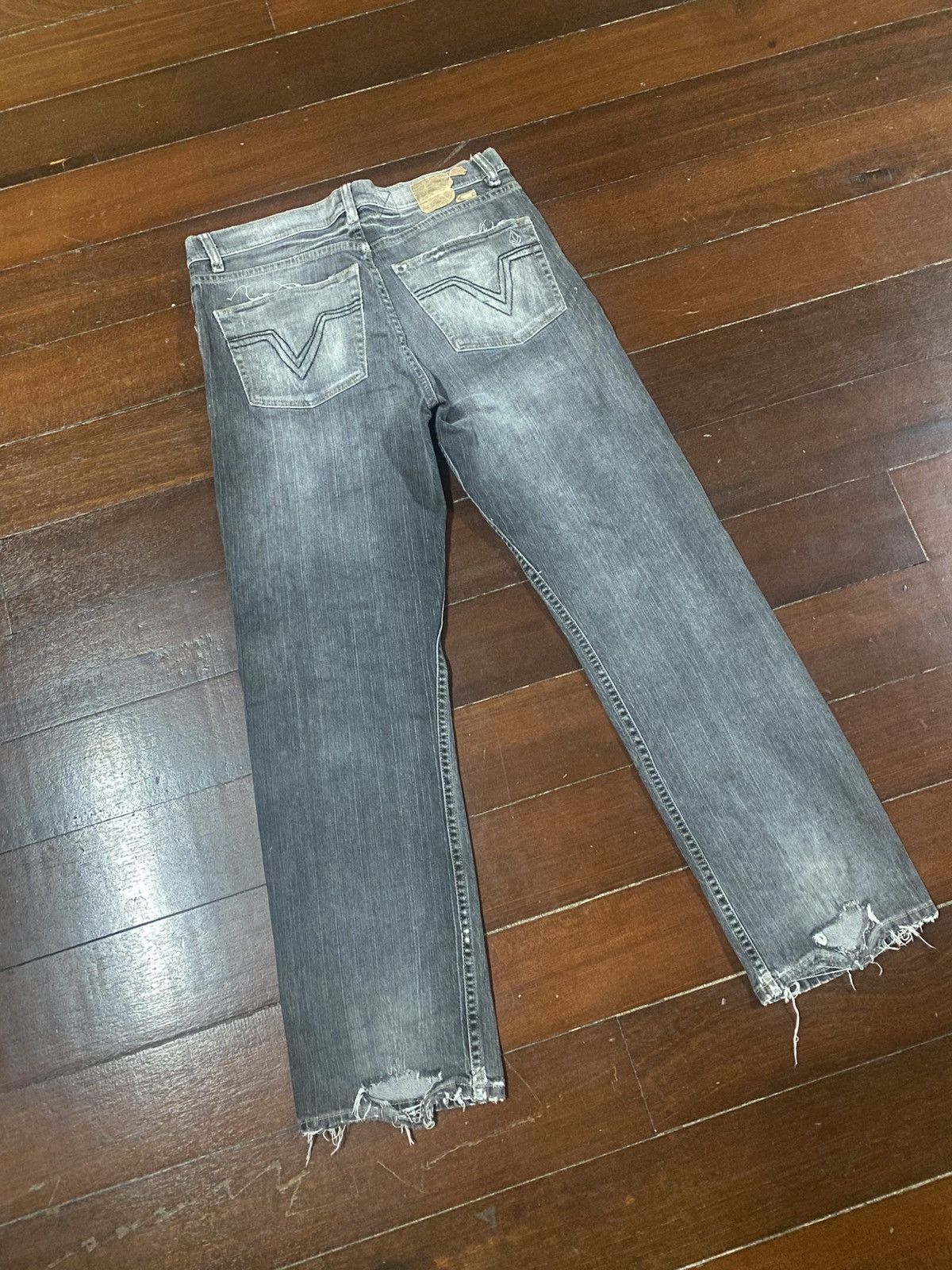 Volcom Vintage Volcom Stone Boardwear Denim Jeans distressed ripped Size US 35 - 11 Thumbnail