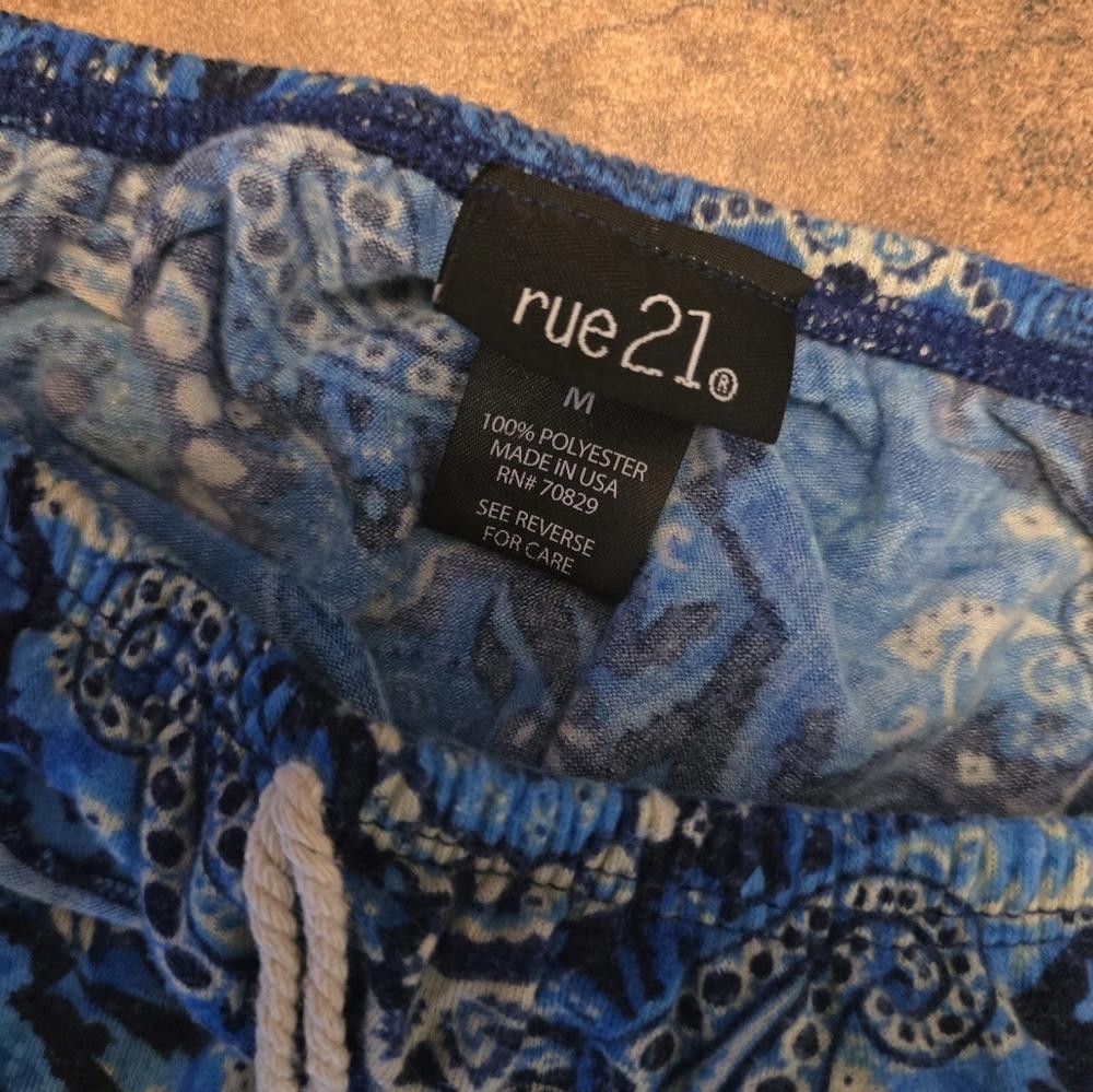 Designer Blue Paisley Print Rue21 Ruffled Crop Top Size M / US 6-8 / IT 42-44 - 3 Thumbnail