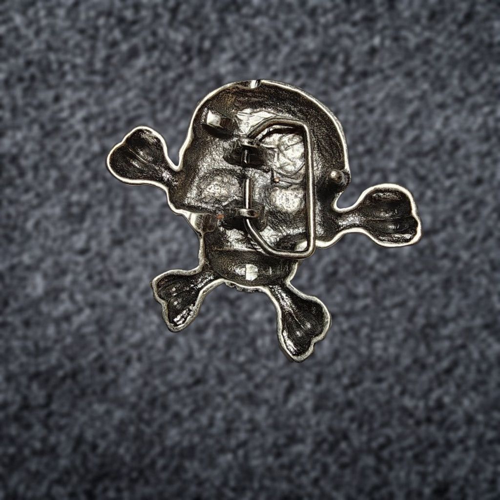 Vintage Vtg Heavy Skull Crossbones Rock Rebel Pirate Crystal Silvertone Belt Buckle Size ONE SIZE - 1 Thumbnail