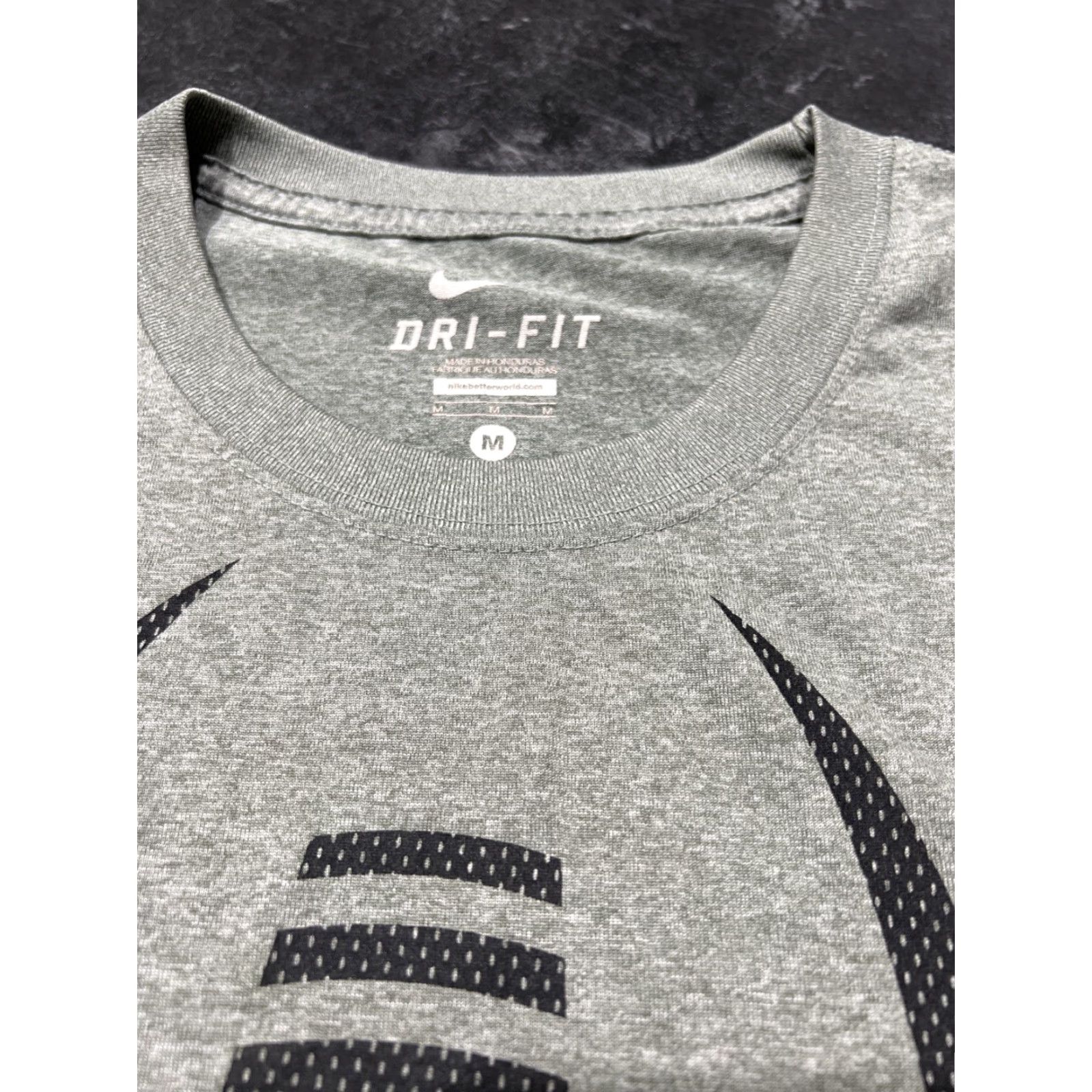 Nike Nike Dri-FIT Shirt Mens Medium Gray Graphic Print Athletic Outdoor Casual Size US M / EU 48-50 / 2 - 5 Thumbnail