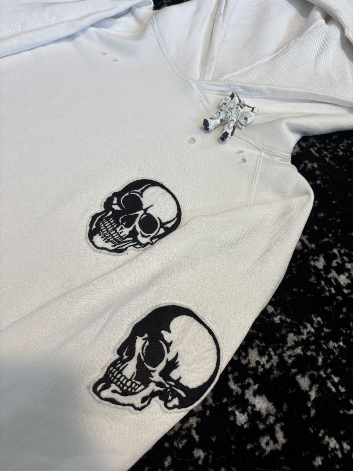 Number (N)ine number (n)ine ss04 white double skull Size US L / EU 52-54 / 3 - 2 Thumbnail