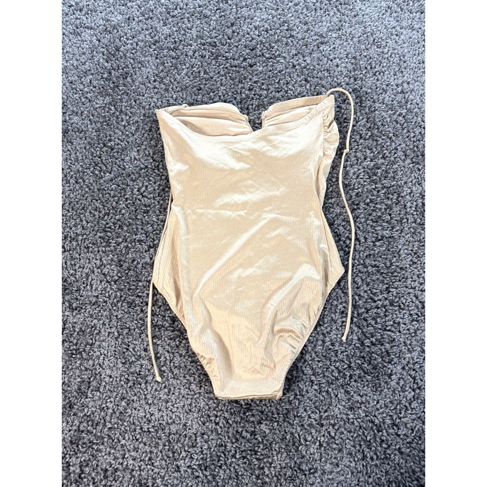 Saks Fifth Avenue VINTAGE Saks Fifth Avenue One Piece Swimsuit Womens Size 8 Gold Metallic Halter Swimsuit Womens Gold Halter 8 Size ONE SIZE - 6 Thumbnail
