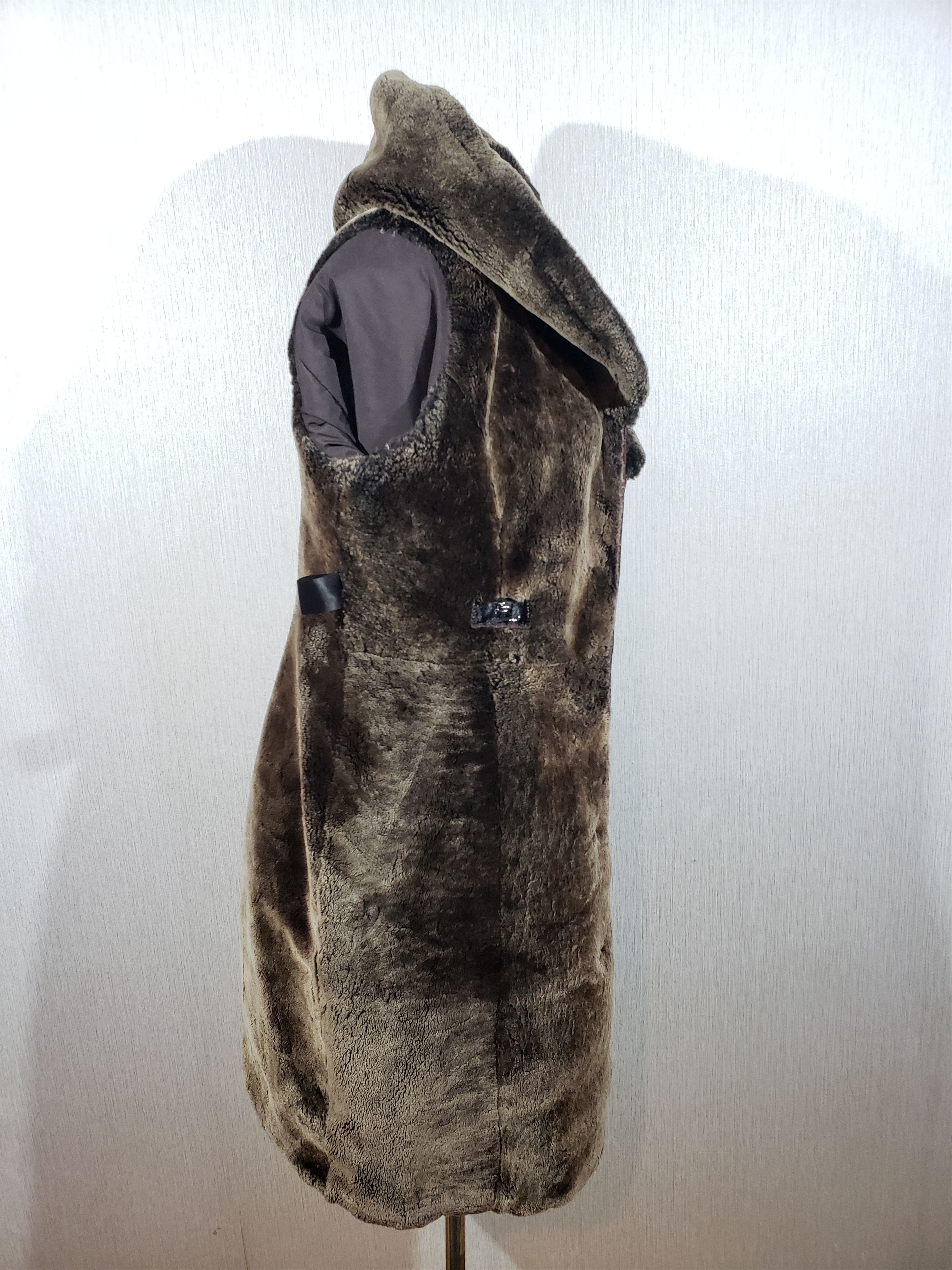 Other Stylish brown sheepskin coat with a warm hood. Size L / US 10 / IT 46 - 8 Thumbnail
