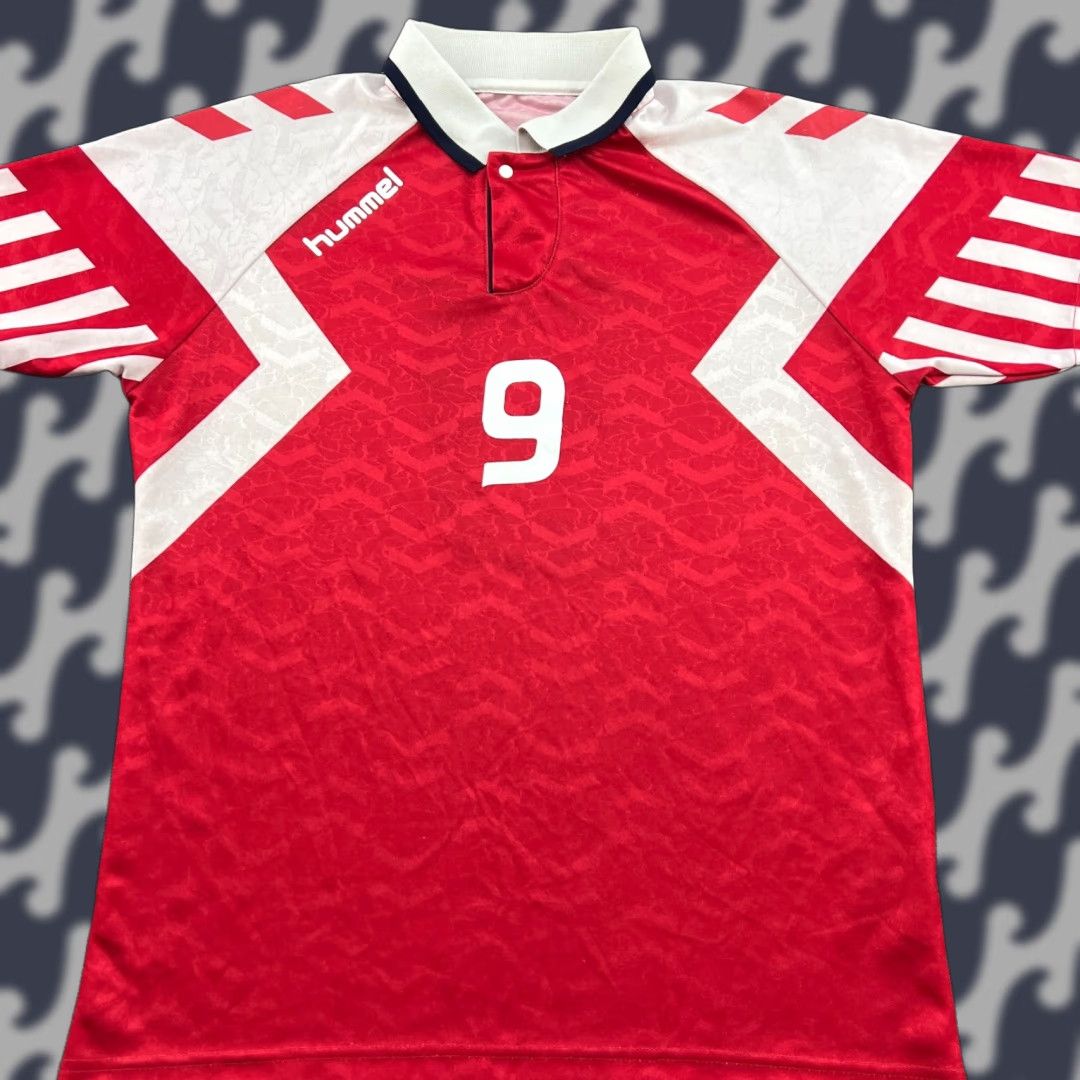 Hummel Hummel Denmark 1992 1994 Home #9 Povlsen Football Jersey M Red Short Sleeve Pullover Quick Dry Moisture Wicking Men's Jersey Size US M / EU 48-50 / 2 - 1 Thumbnail
