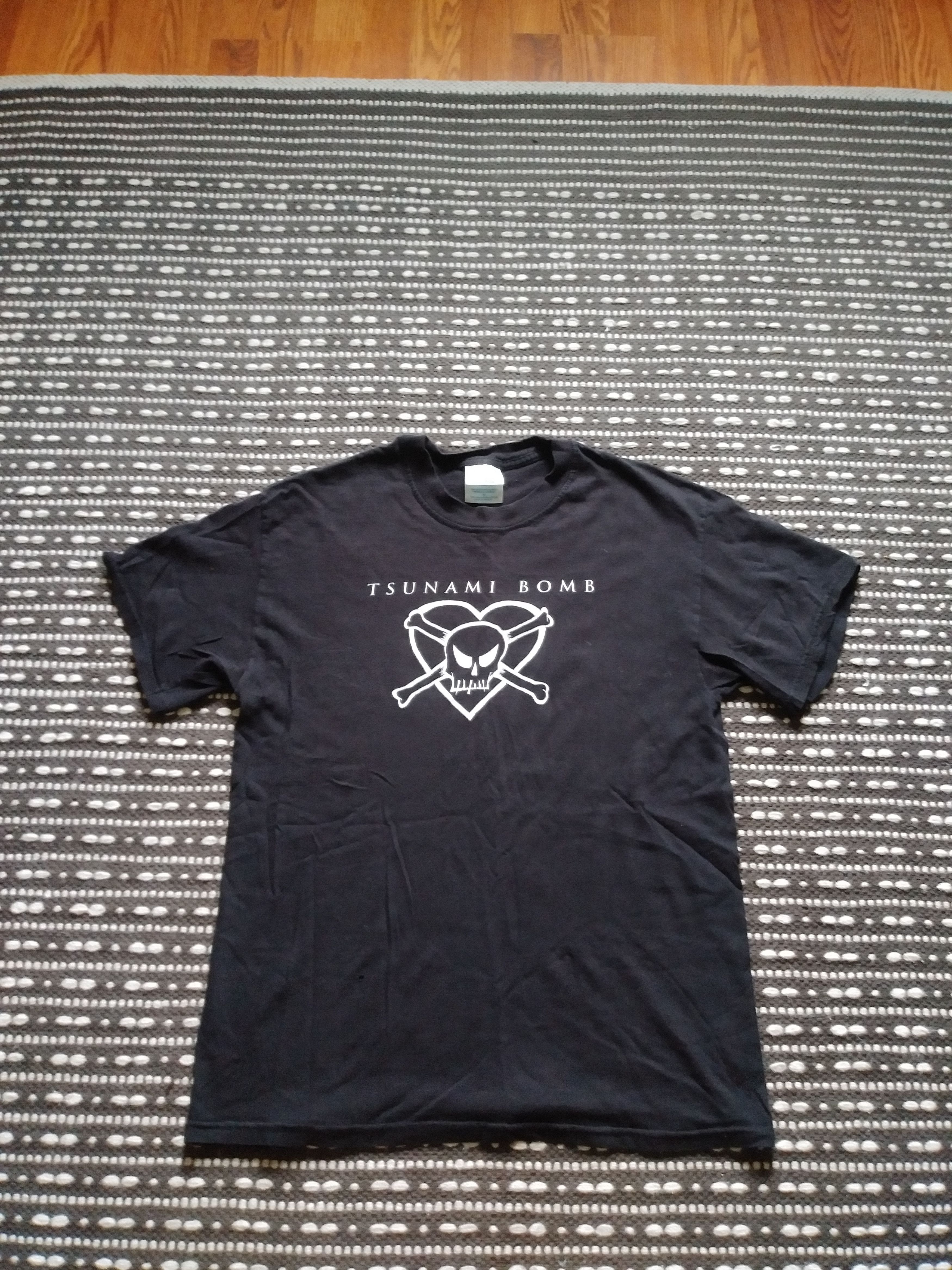 Other Tsunami Bomb Vintage 2000s' Punk Size US M / EU 48-50 / 2 - 1 Thumbnail