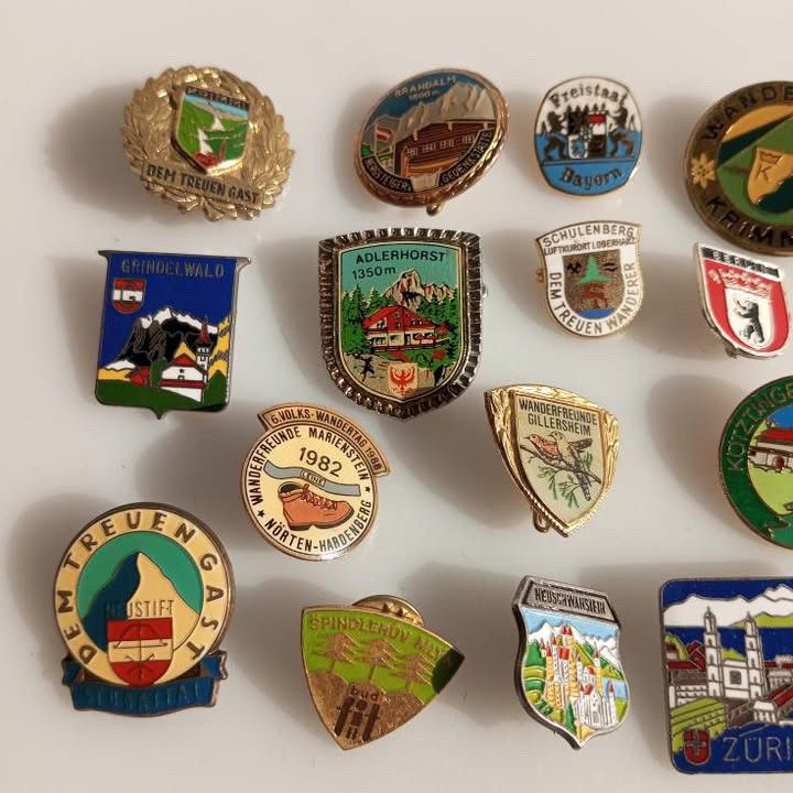 Vintage Vintage Europe PIN Enamel Metal steel Copyrigt 1970s 1980s Size ONE SIZE - 3 Thumbnail
