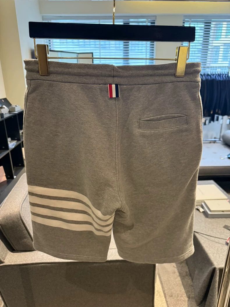 Thom Browne Thom Browne size0 Sporty shorts Size US 26 / EU 42 - 2 Thumbnail
