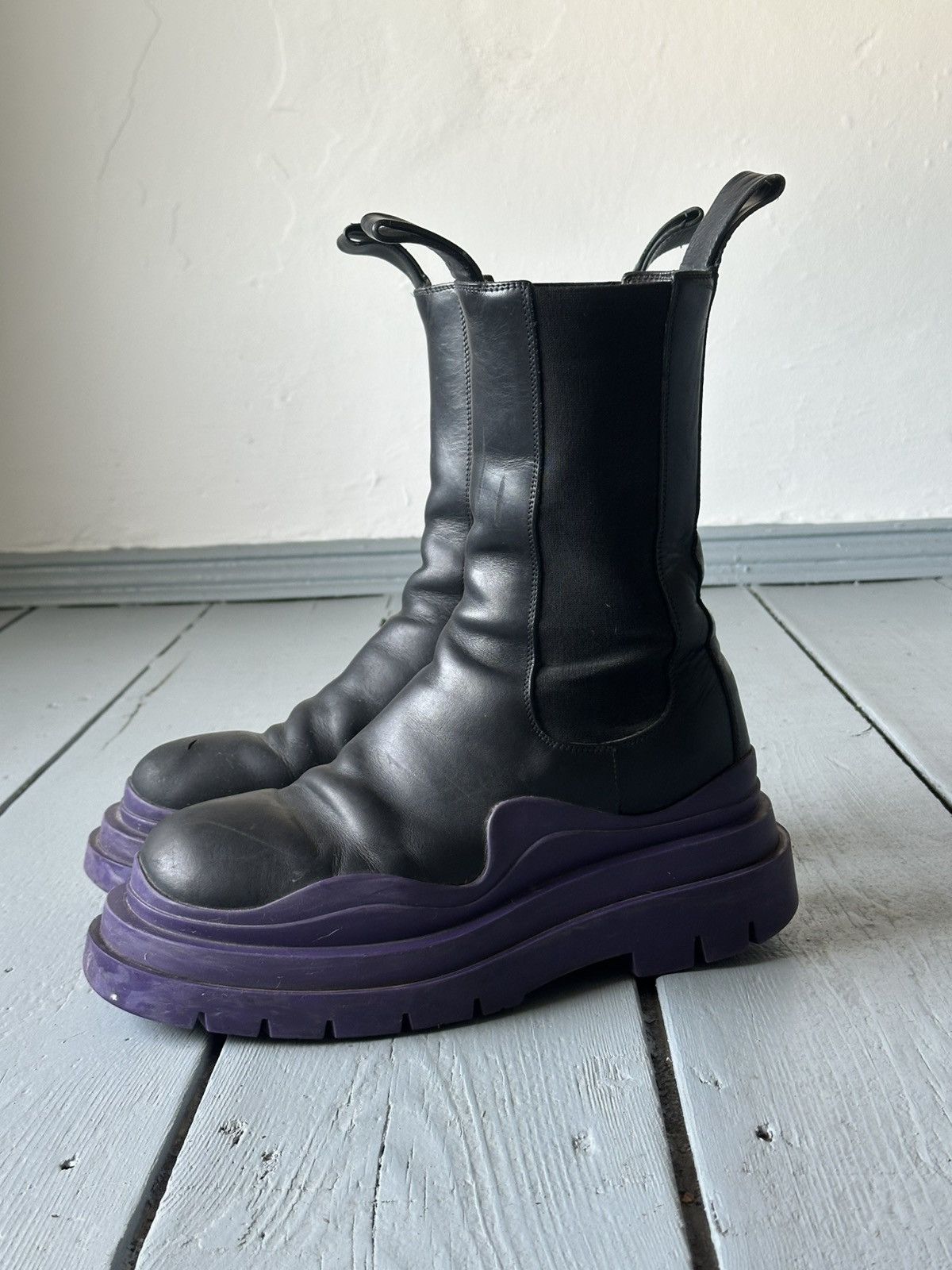 Bottega Veneta Bottega Veneta black leather pull on boots with purple sole. Size US 7.5 / EU 40-41 - 1 Thumbnail