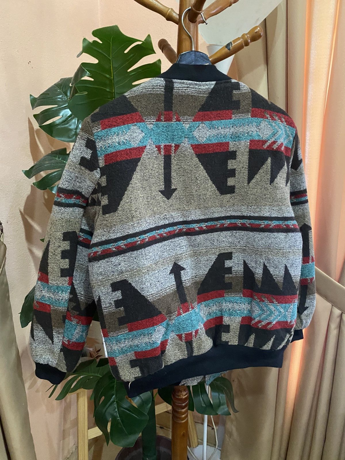 Black Boy Place VINTAGE BLACK BOY NAVAJO BOMBER JACKET Size L / US 10 / IT 46 - 9 Thumbnail