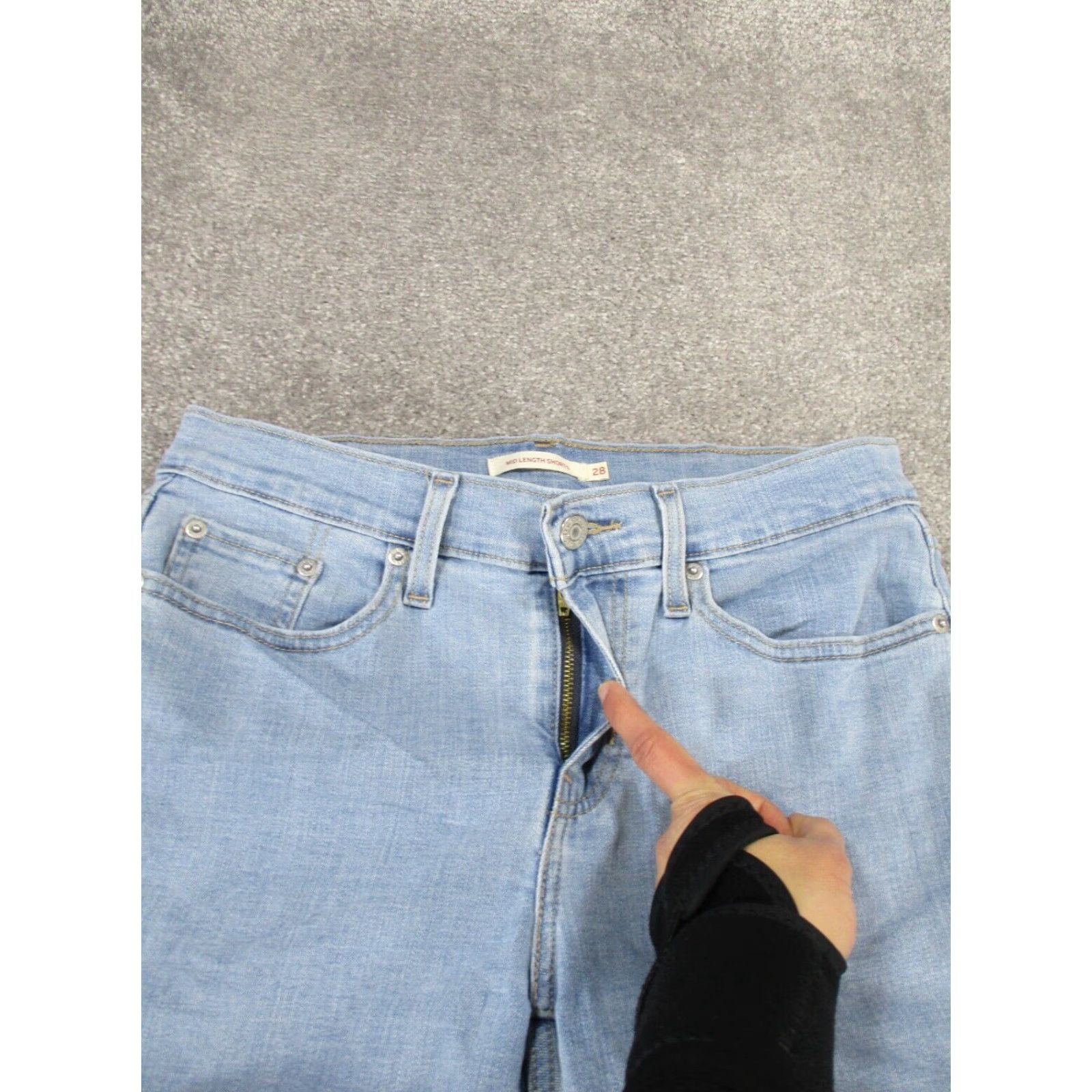 Levi's VINTAGE Levi's Shorts Womens 28 Cut-Off Light Wash Denim Casual Beach School Modern Classic Size 28" / US 6 / IT 42 - 2 Thumbnail