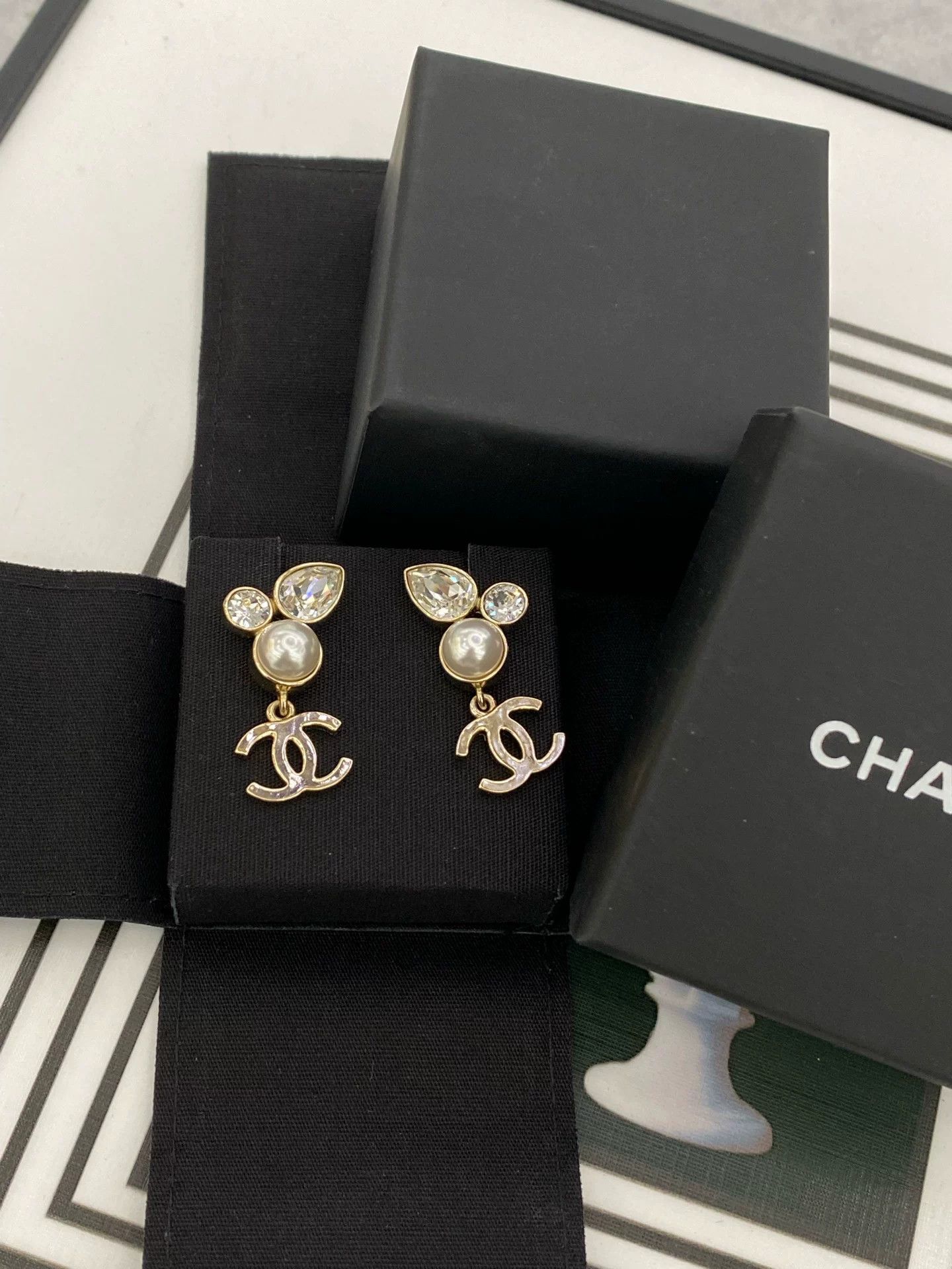 Chanel Chanel Double C Logo Pearl Earrings Size ONE SIZE - 1 Thumbnail