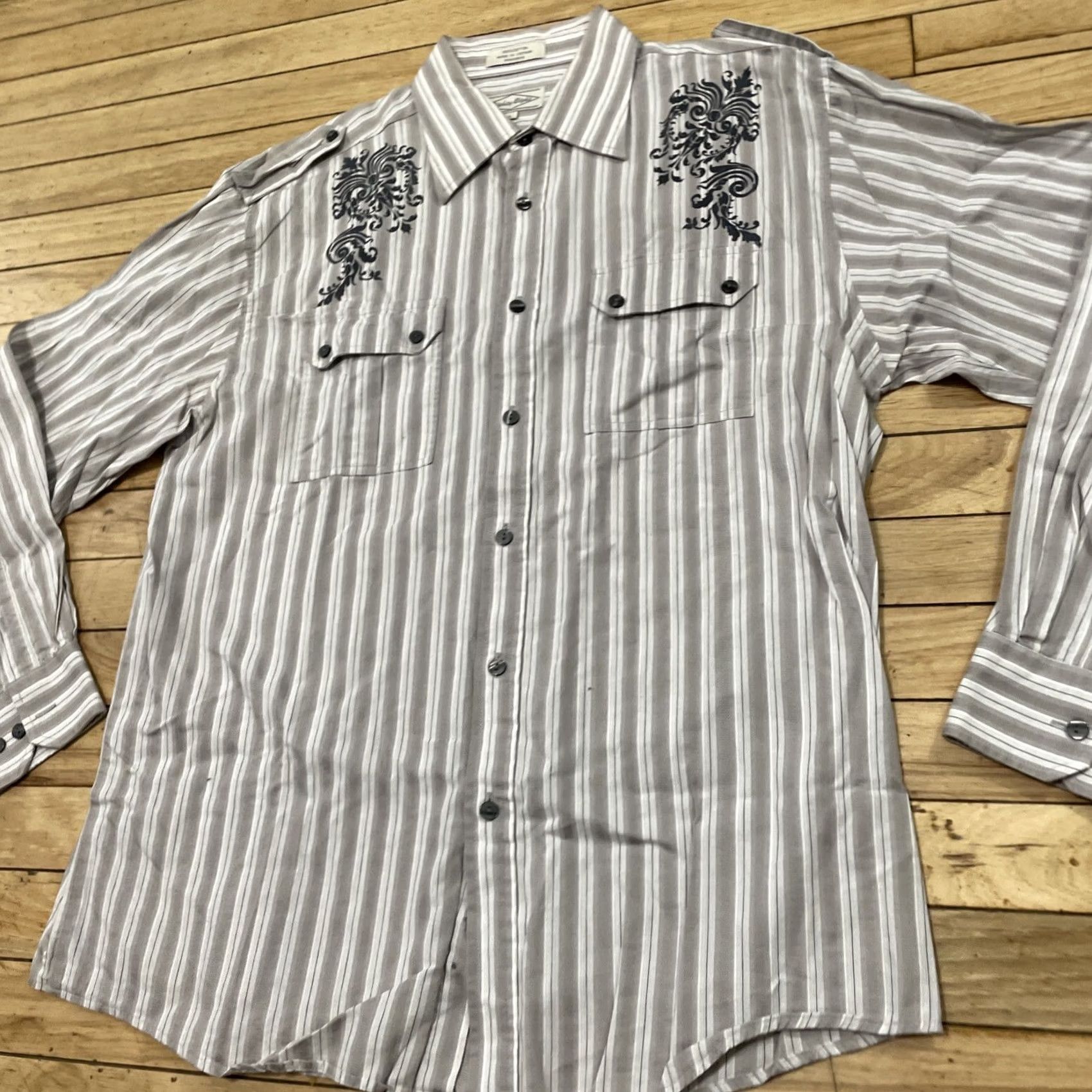 Vintage Eighty Eight Button Shirt Men L Striped Crest Sequin Y2k Gray 44" Biker Bloke Casual Shirt Size US L / EU 52-54 / 3 - 2 Thumbnail