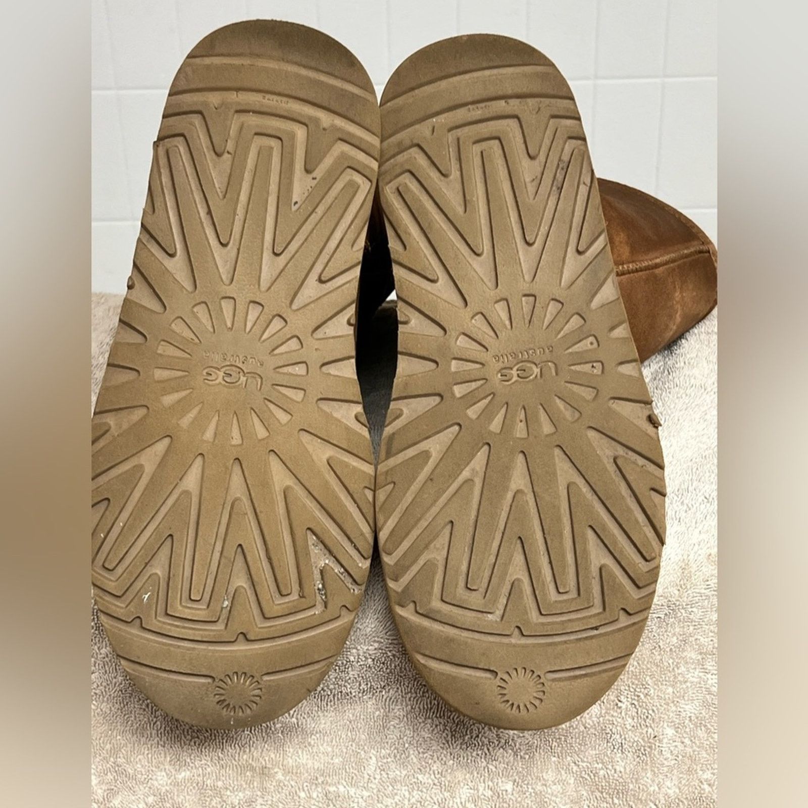 Ugg WOMENS UGG CLASSIC TALL BROWN SUEDE BOOTS SIZE 6 NICE Size US 6 / IT 36 - 10 Thumbnail
