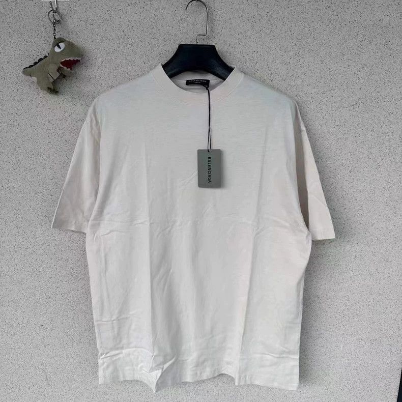 Balenciaga Balenciaga Short sleeves with small logo on the back short Size US XL / EU 56 / 4 - 1 Thumbnail