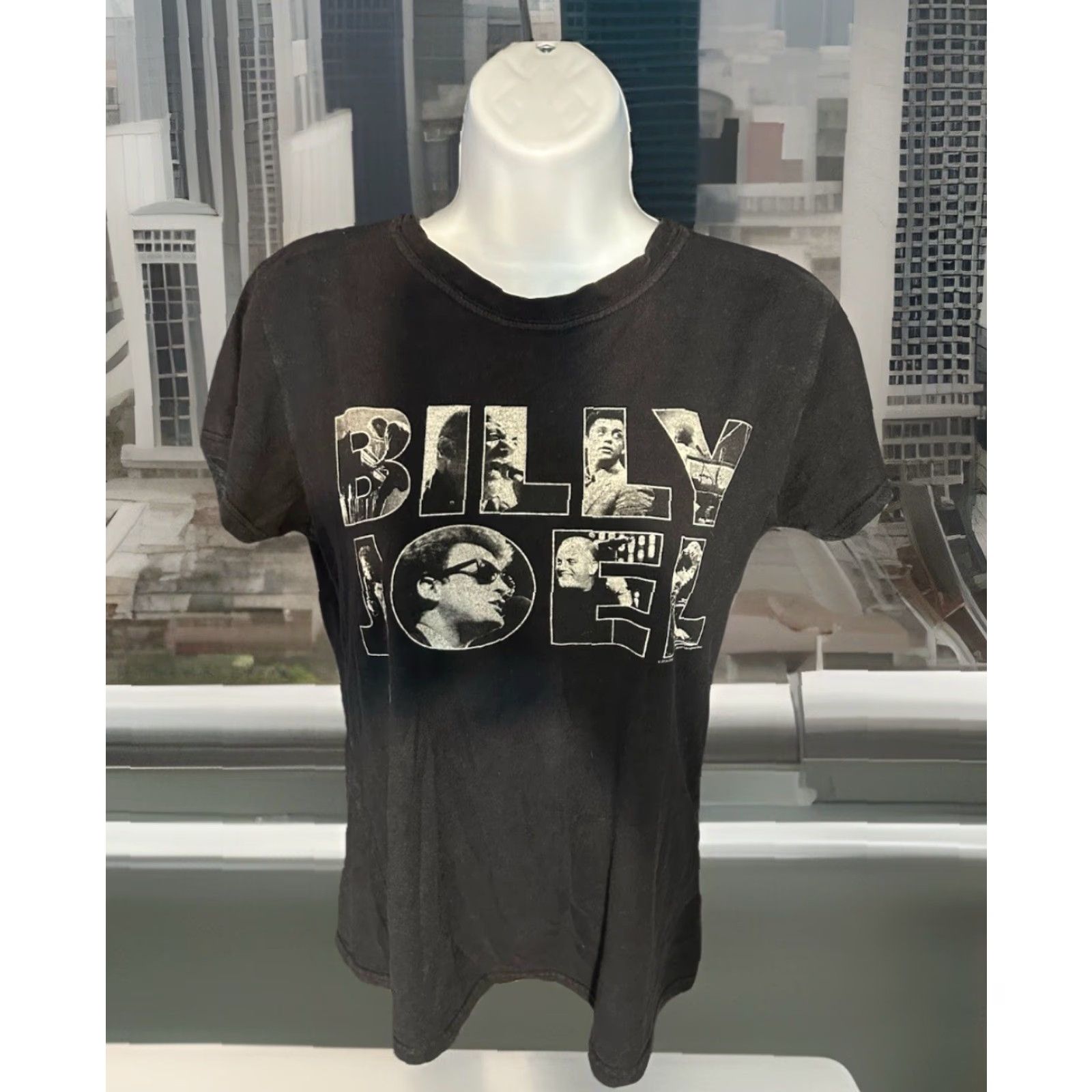 Tultex Billy Joel In Concert 2014 Shirt Women Small Black Short Sleeve Crew Neck Tultex Shirt Women Small Black Short Sleeve Crew Neck Tultex Size S / US 4 / IT 40 - 5 Thumbnail