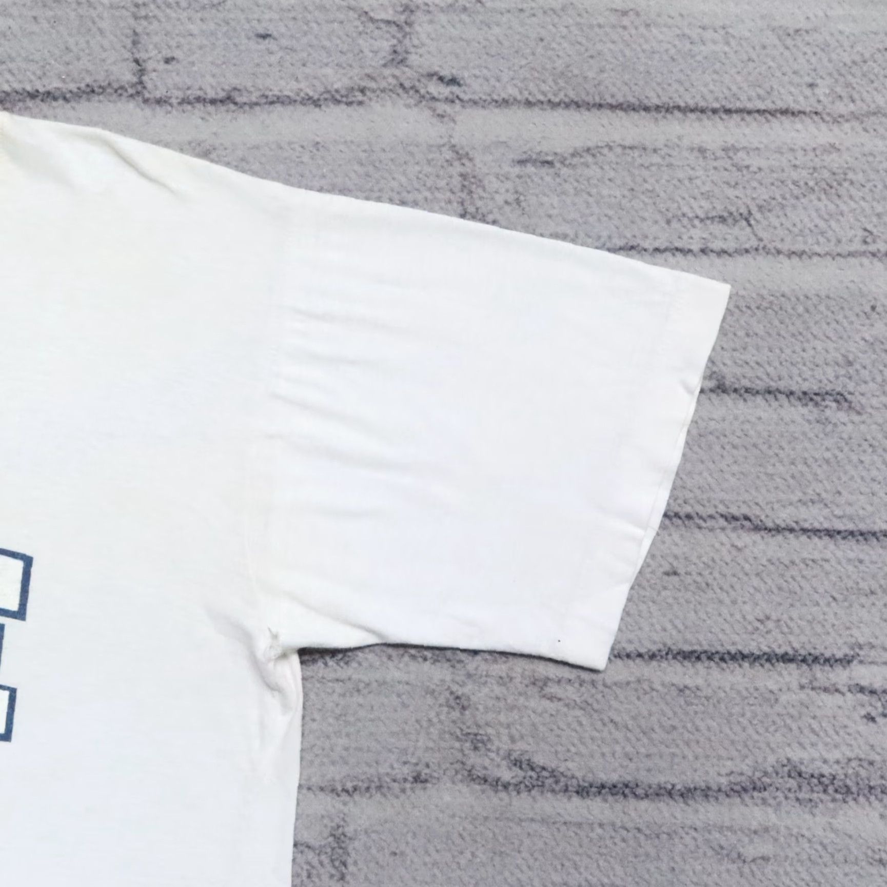 Vintage VINTAGE 90s Same Thing Different Day T-Shirt Shirt Mens L White Size US L / EU 52-54 / 3 - 5 Thumbnail