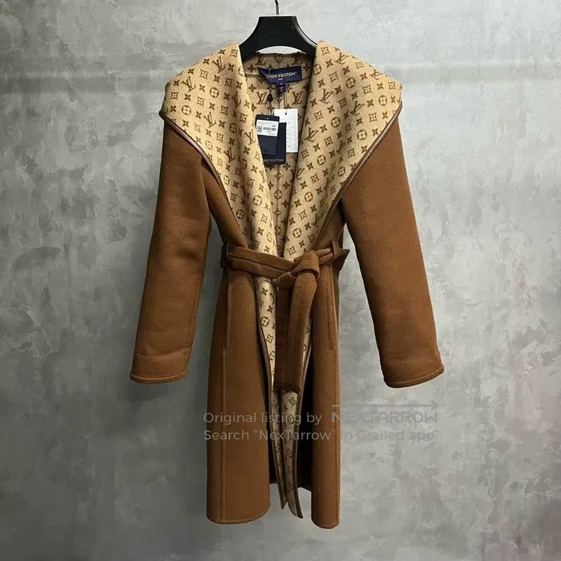 Louis Vuitton Louis Vuitton Brown Logo Letter Reversible Hooded Lace Up Size XXS / US 00 / IT 34 - 1 Thumbnail