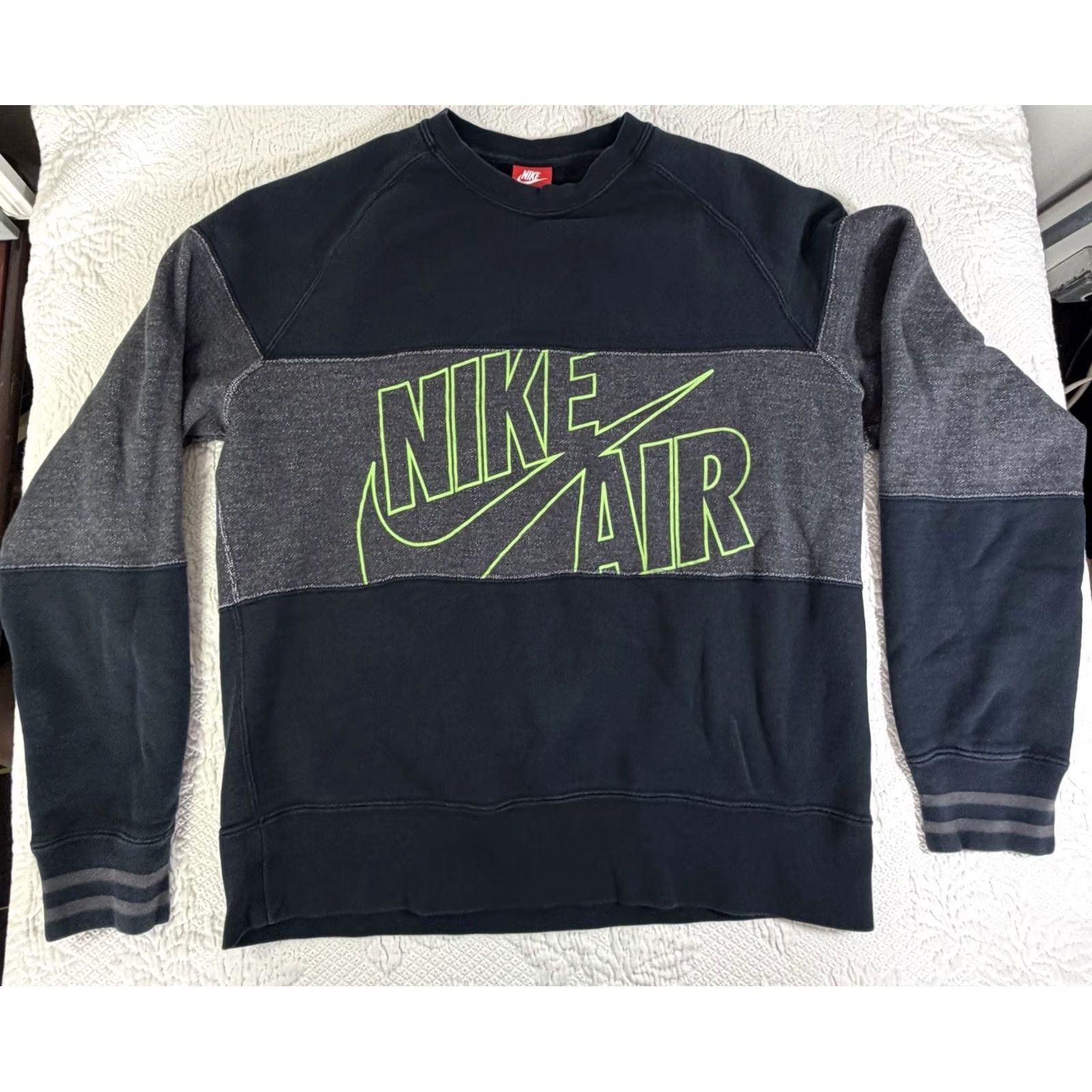 Nike Nike Air Crewneck Patchwork Neon Large Pullover Sweatshirt Mens Regular Green Size US L / EU 52-54 / 3 - 2 Thumbnail
