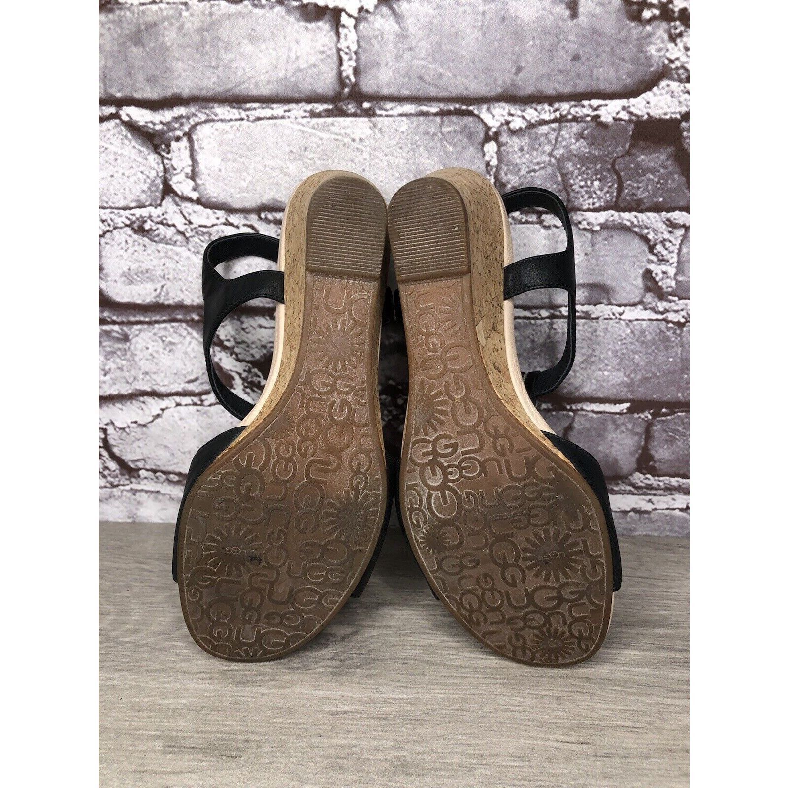 Ugg UGG Black Leather Casual Cork Wedge Ankle Strap Sandals Wome Size US 7 / IT 37 - 7 Thumbnail