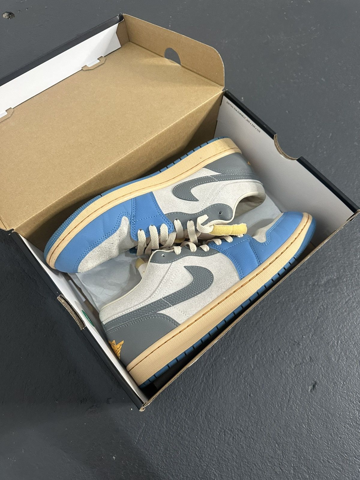 Nike Jordan 1 Low (Vintage UNC Grey) Size US 9.5 / EU 42-43 - 3 Thumbnail